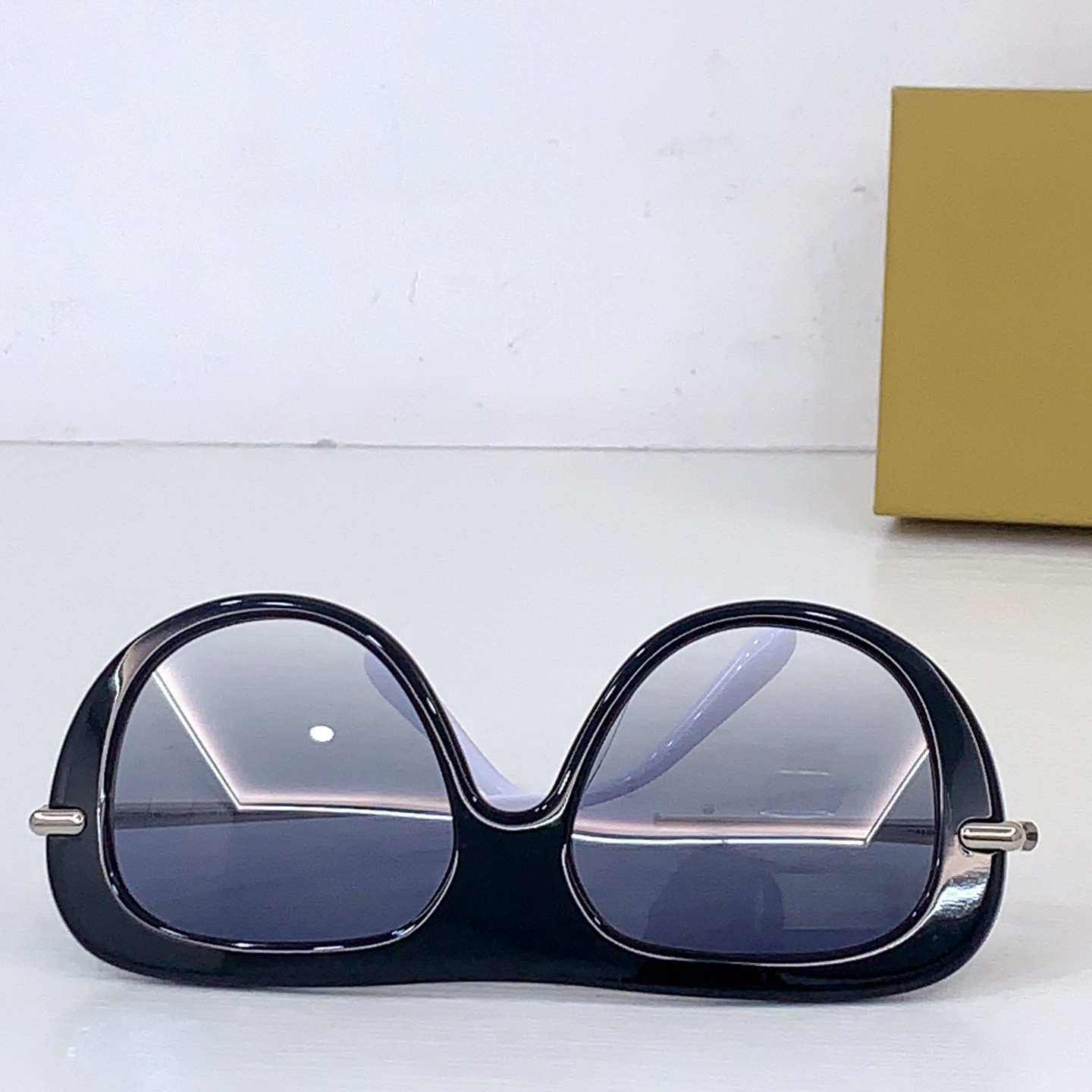 Loewe LOEWE*