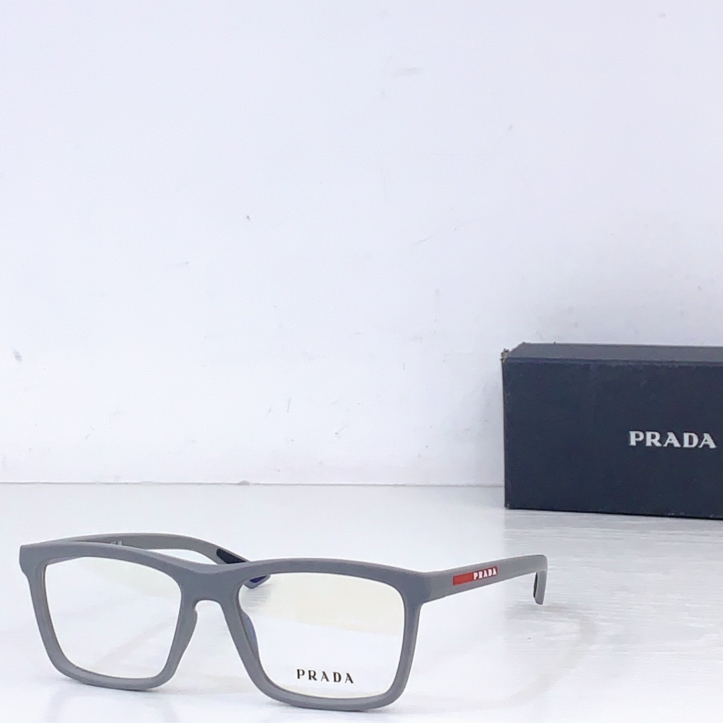 Prada PRAD*