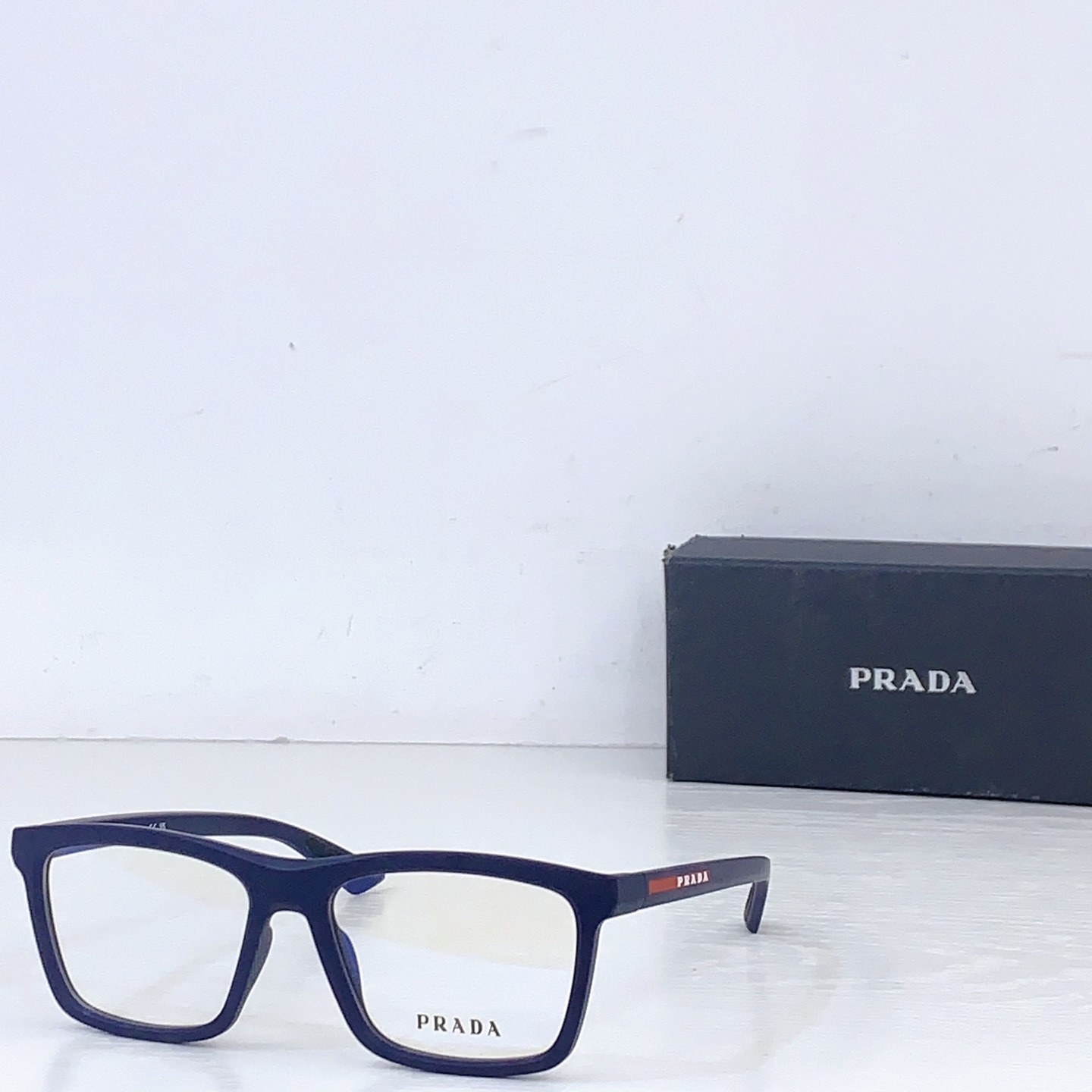 Prada PRAD*