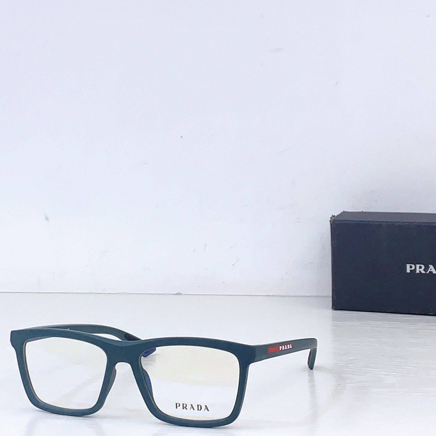 Prada PRAD*