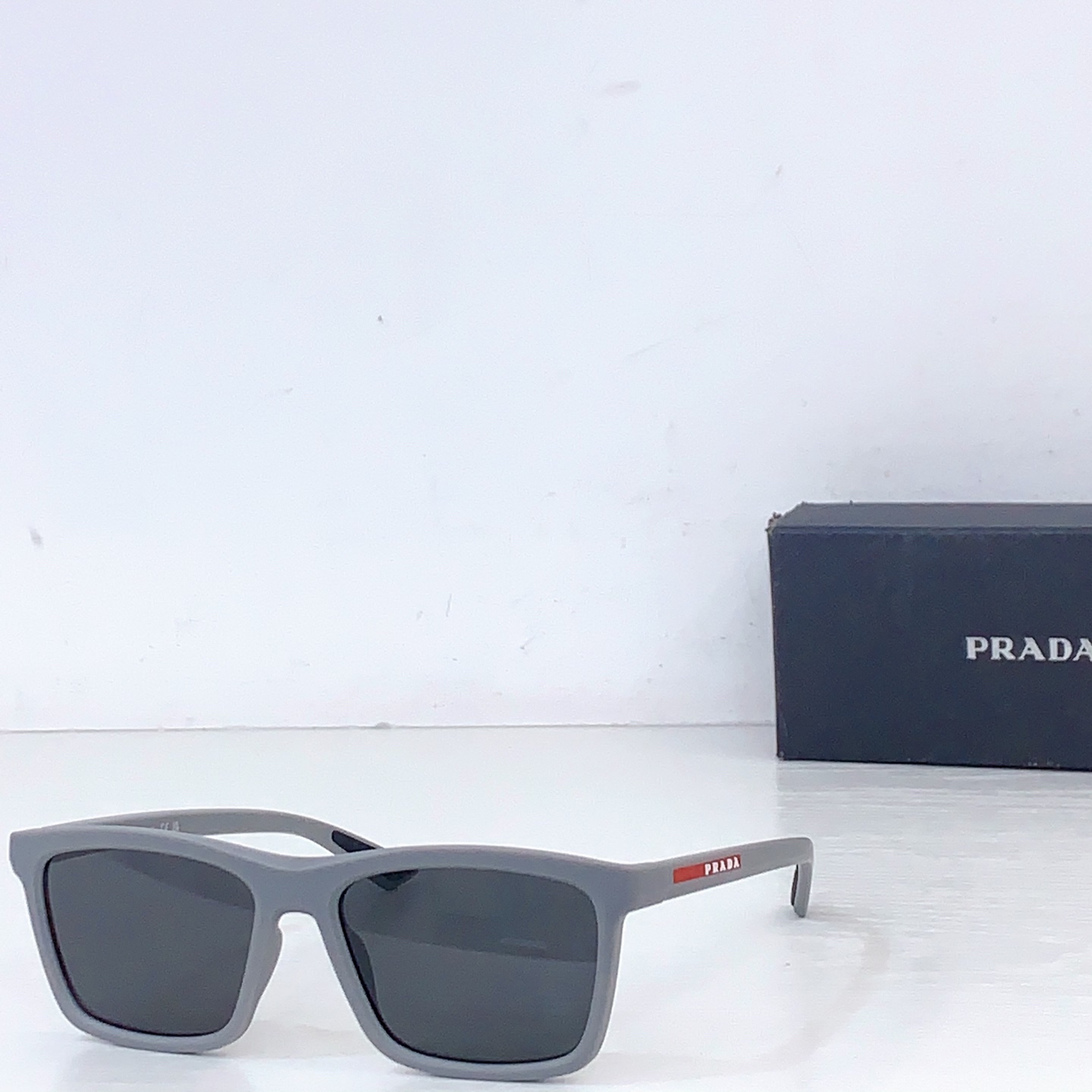 Prada PRAD*