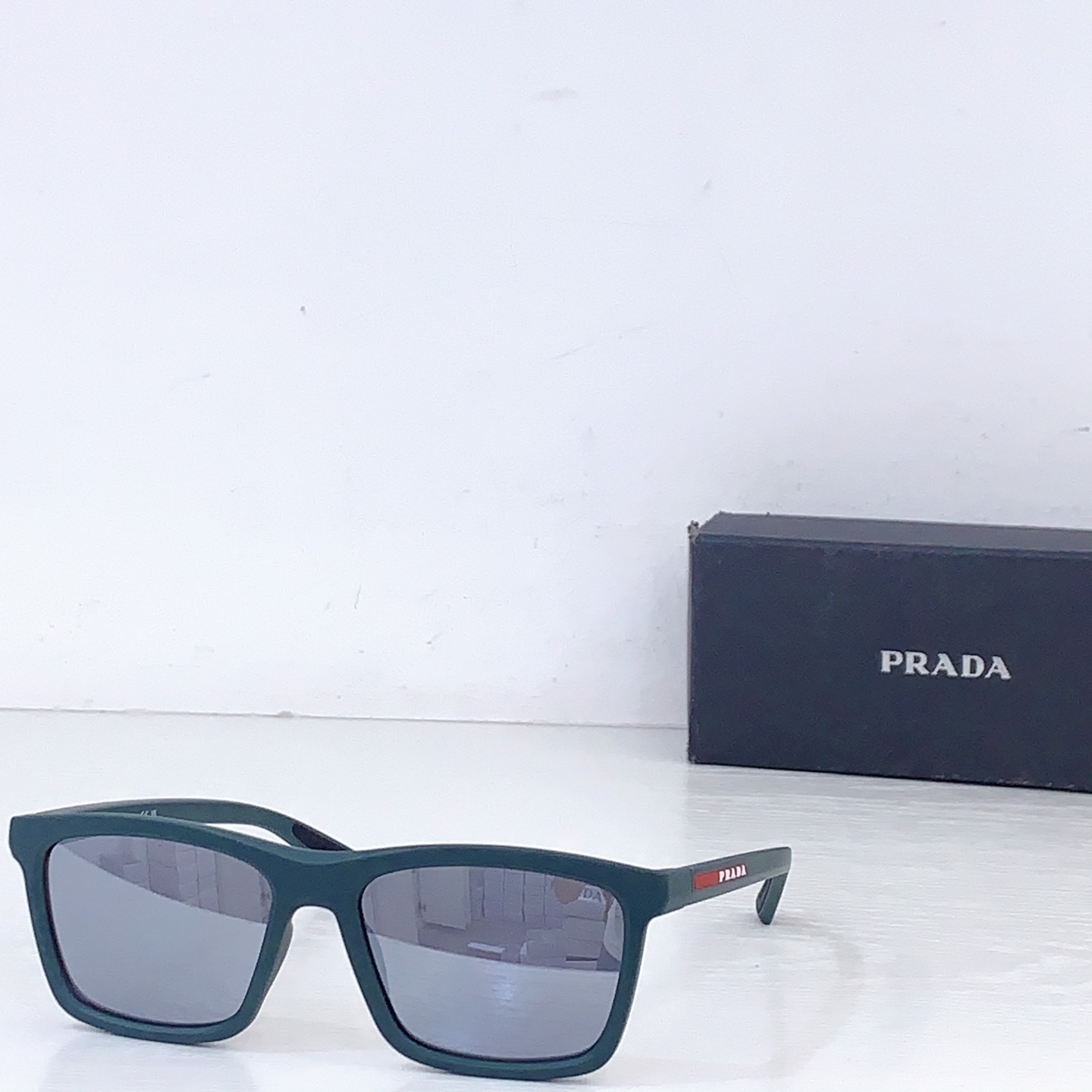 Prada PRAD*