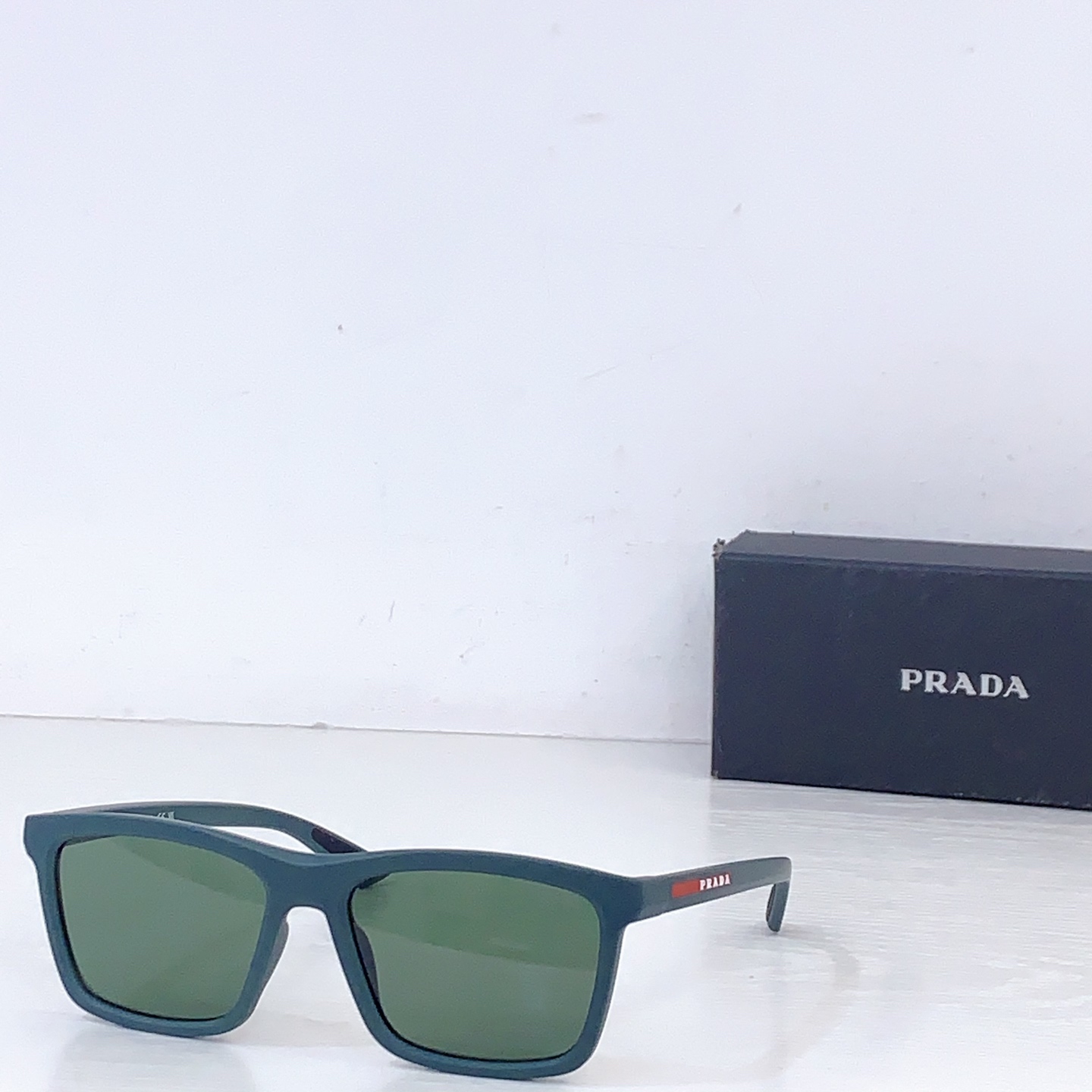 Prada PRAD*