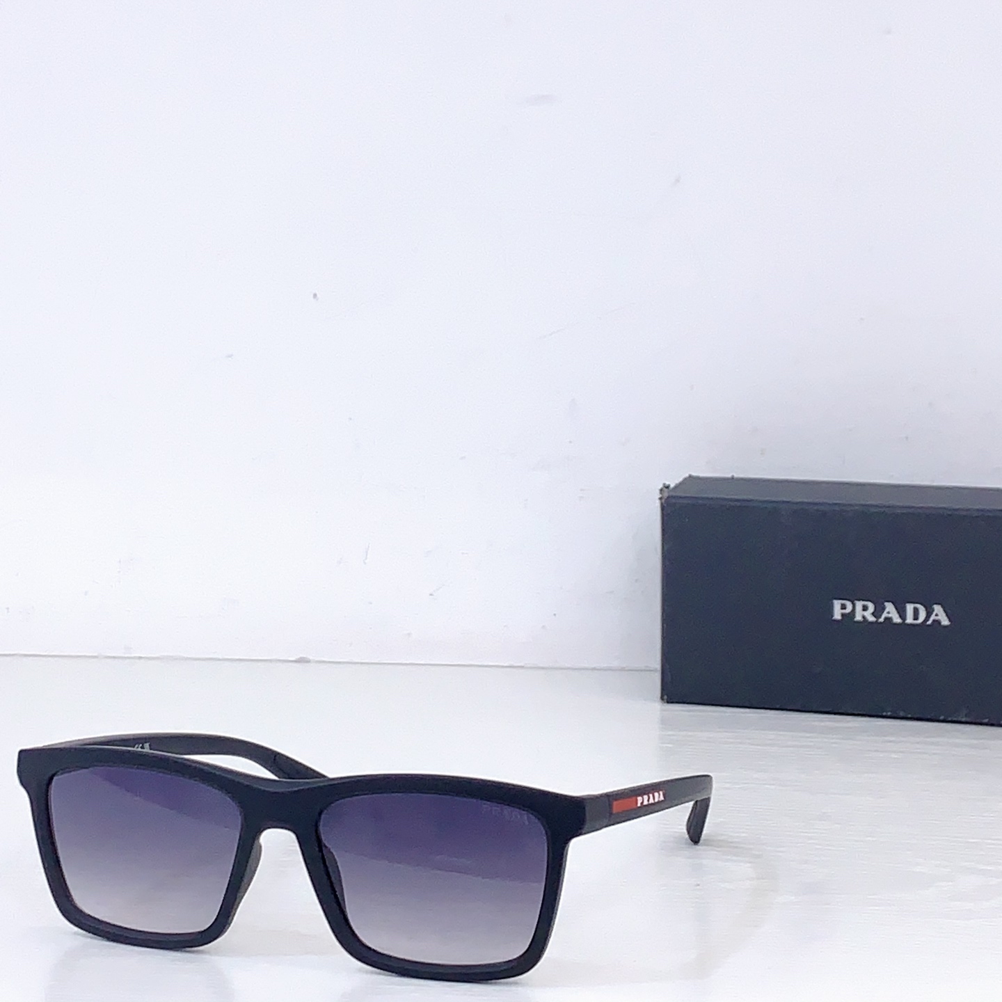 Prada PRAD*