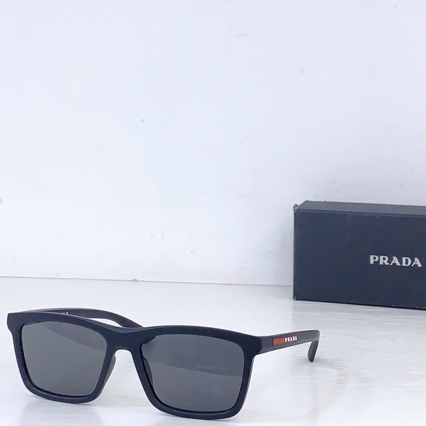 Prada PRAD*