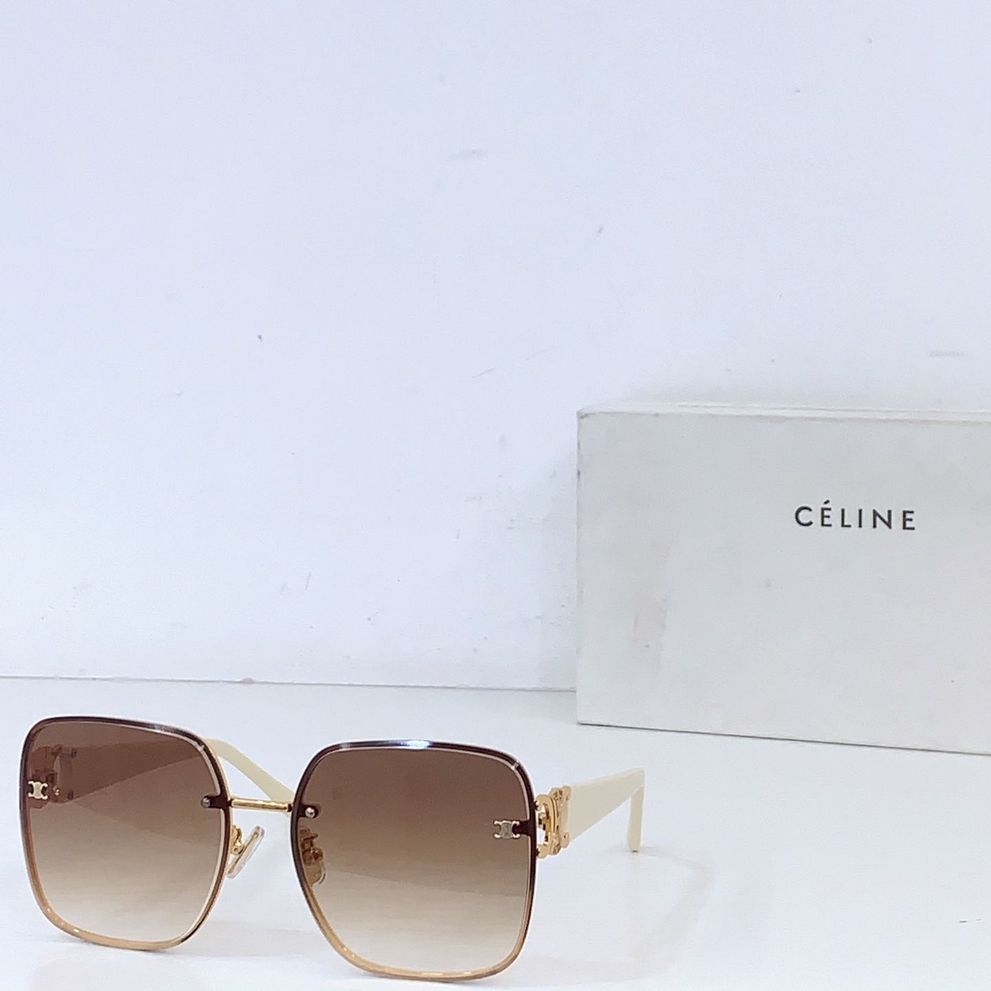 Celine 𝑪𝒆𝒍𝒊𝒏𝒆 𝟮𝟲𝑠𝑠