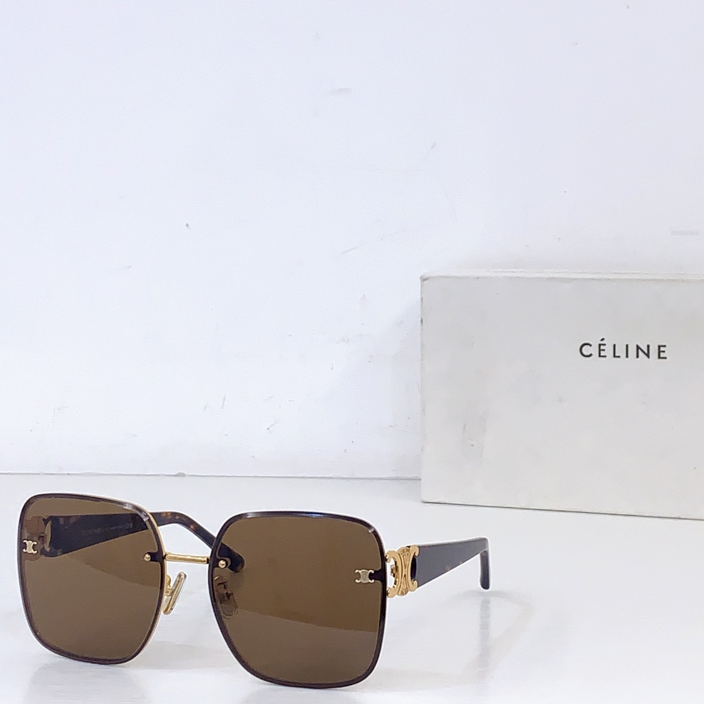 Celine 𝑪𝒆𝒍𝒊𝒏𝒆 𝟮𝟲𝑠𝑠