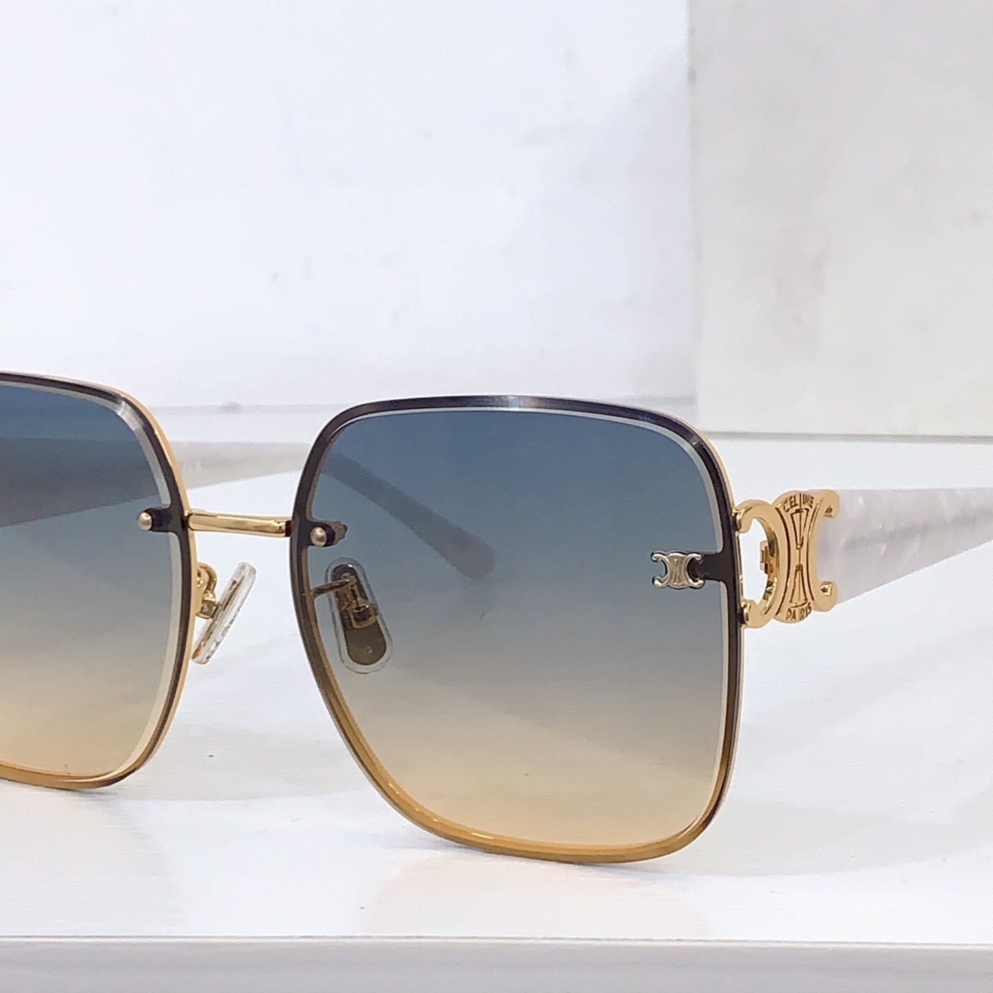 Celine 𝑪𝒆𝒍𝒊𝒏𝒆 𝟮𝟲𝑠𝑠