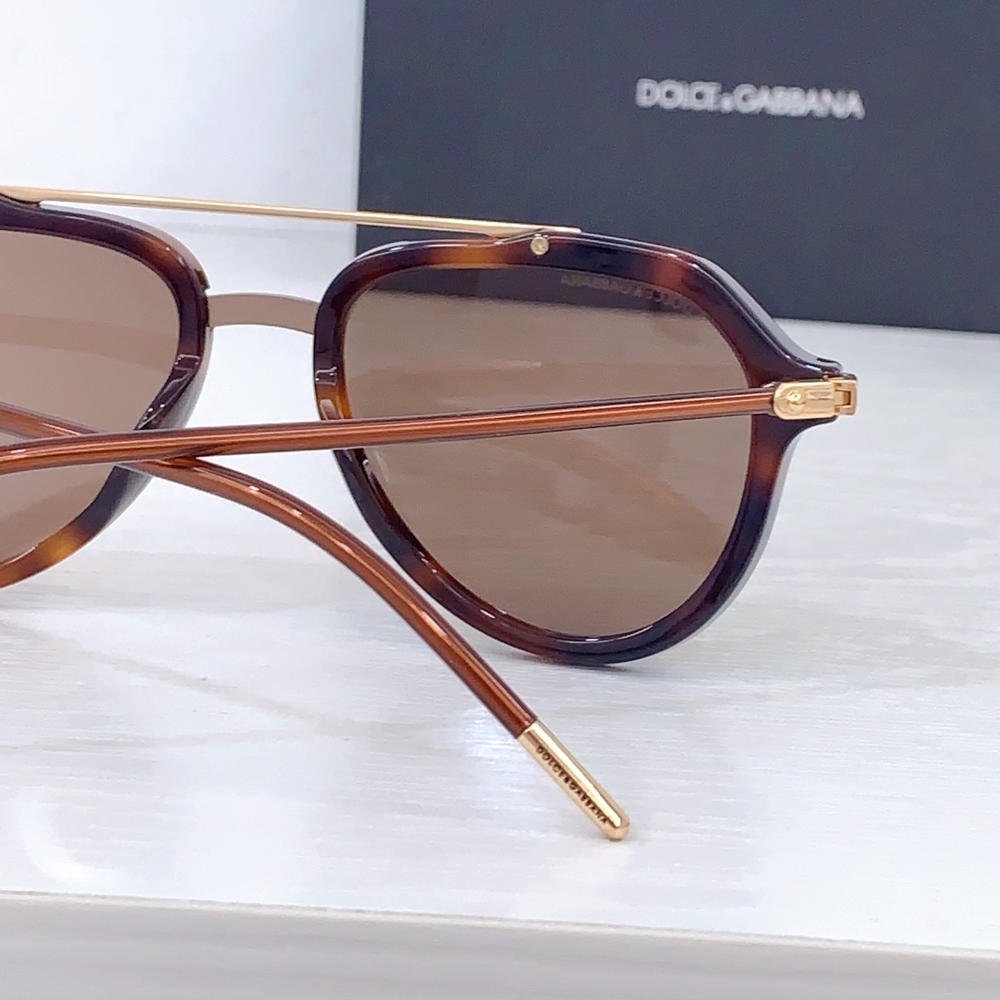 Dolce & Gabbana 𝘿𝙊𝙇𝘾𝙀&𝙂𝘼𝘽𝘽𝘼𝙉𝘼 DG4330