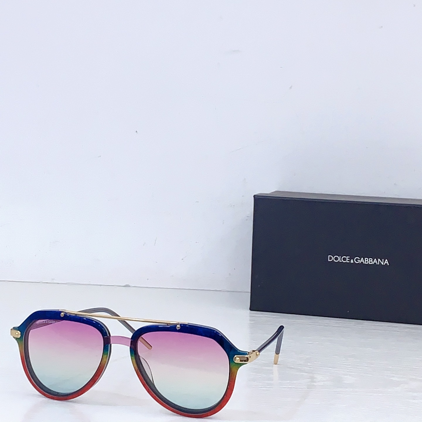 Dolce & Gabbana 𝘿𝙊𝙇𝘾𝙀&𝙂𝘼𝘽𝘽𝘼𝙉𝘼 DG4330