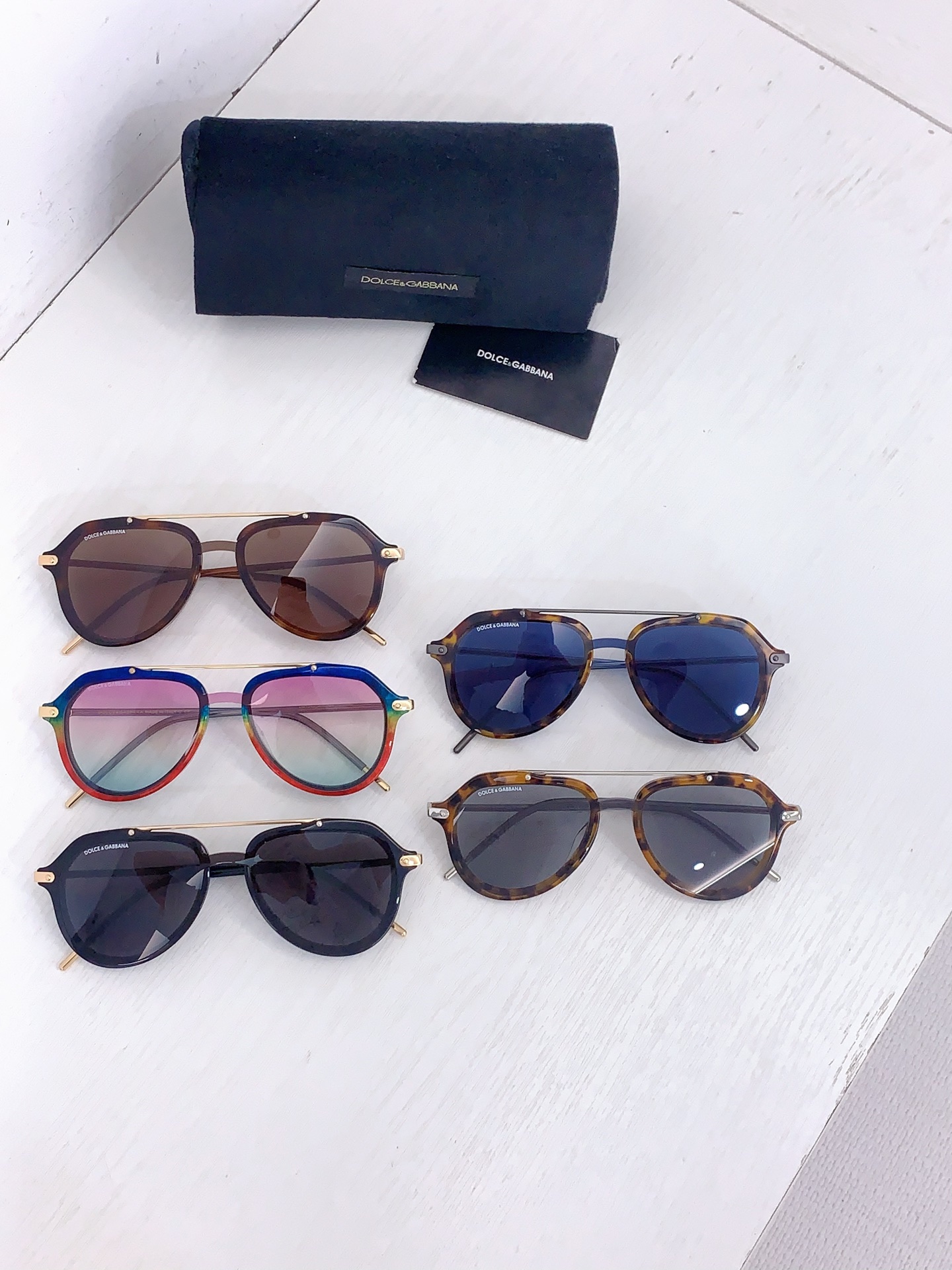 Dolce & Gabbana 𝘿𝙊𝙇𝘾𝙀&𝙂𝘼𝘽𝘽𝘼𝙉𝘼 DG4330