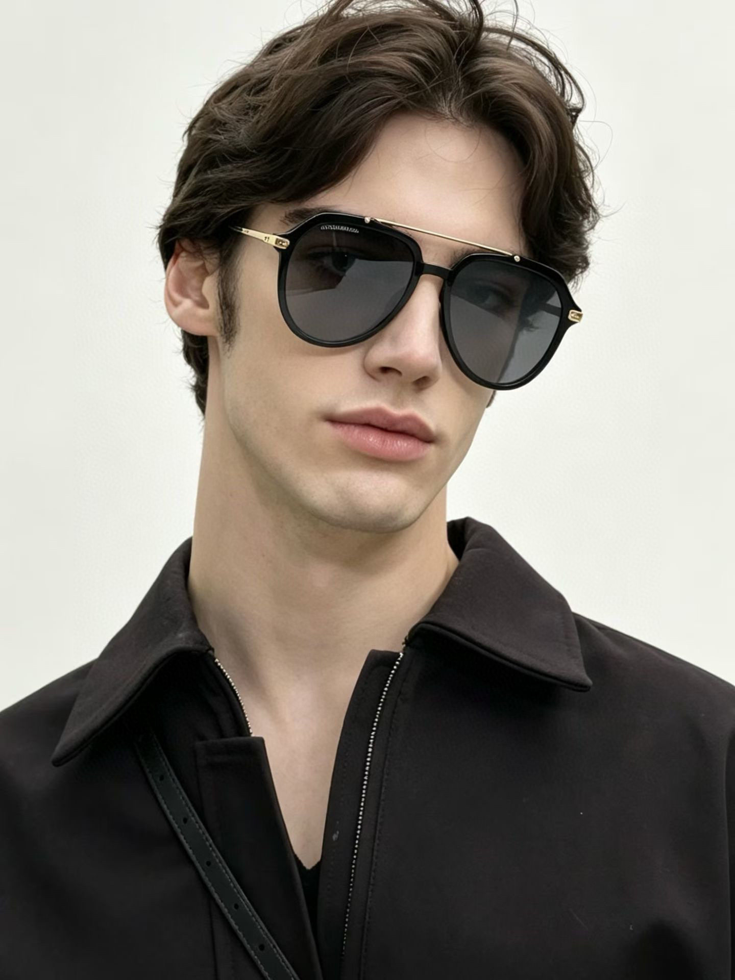 Dolce & Gabbana 𝘿𝙊𝙇𝘾𝙀&𝙂𝘼𝘽𝘽𝘼𝙉𝘼 DG4330
