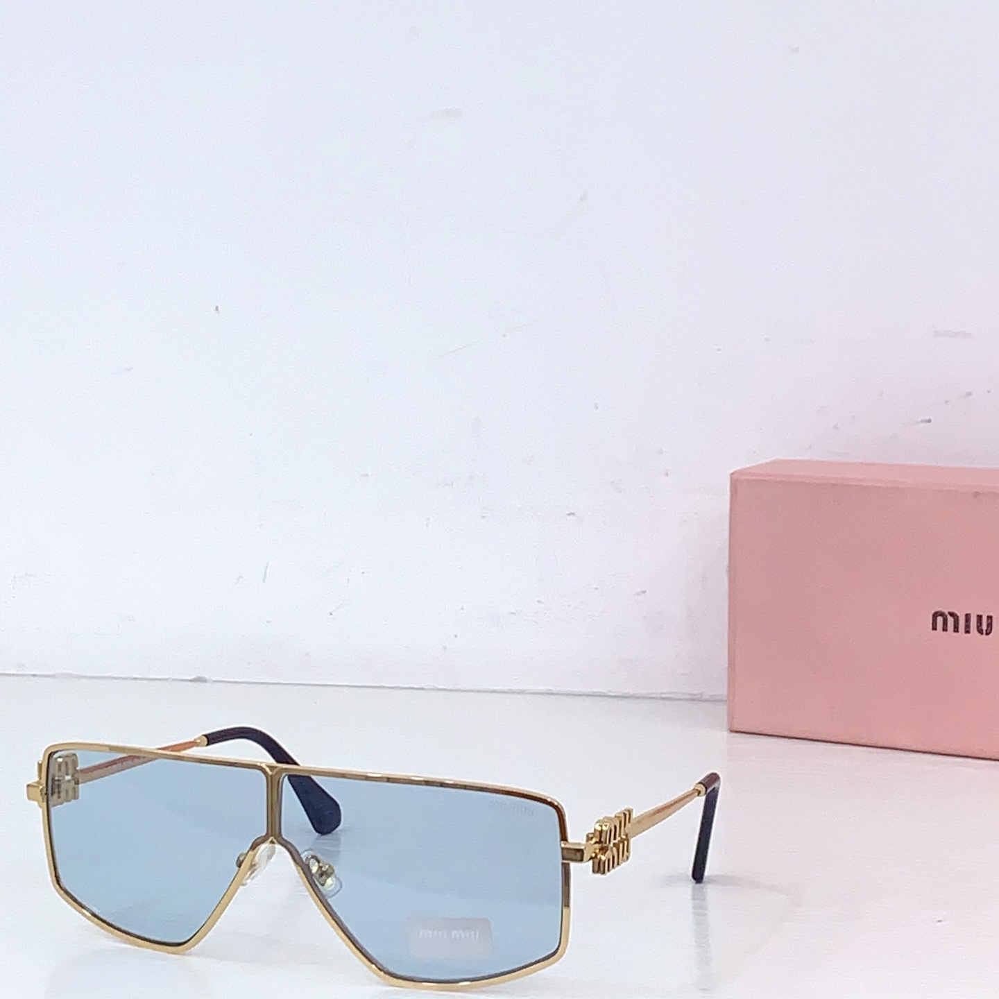 Miu Miu MIU M* MODEL:SMU51Z
