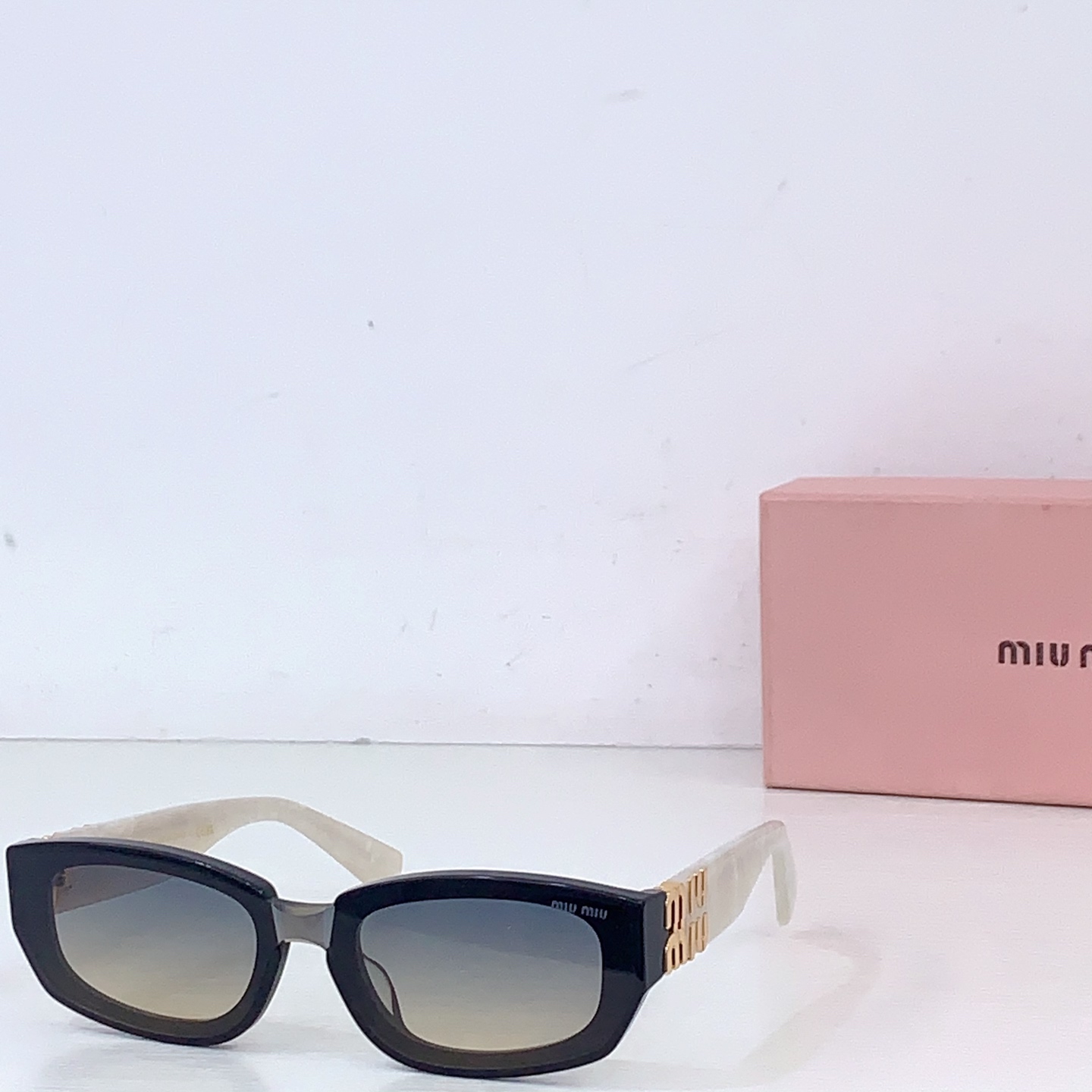 Miu Miu MIU M* A2158