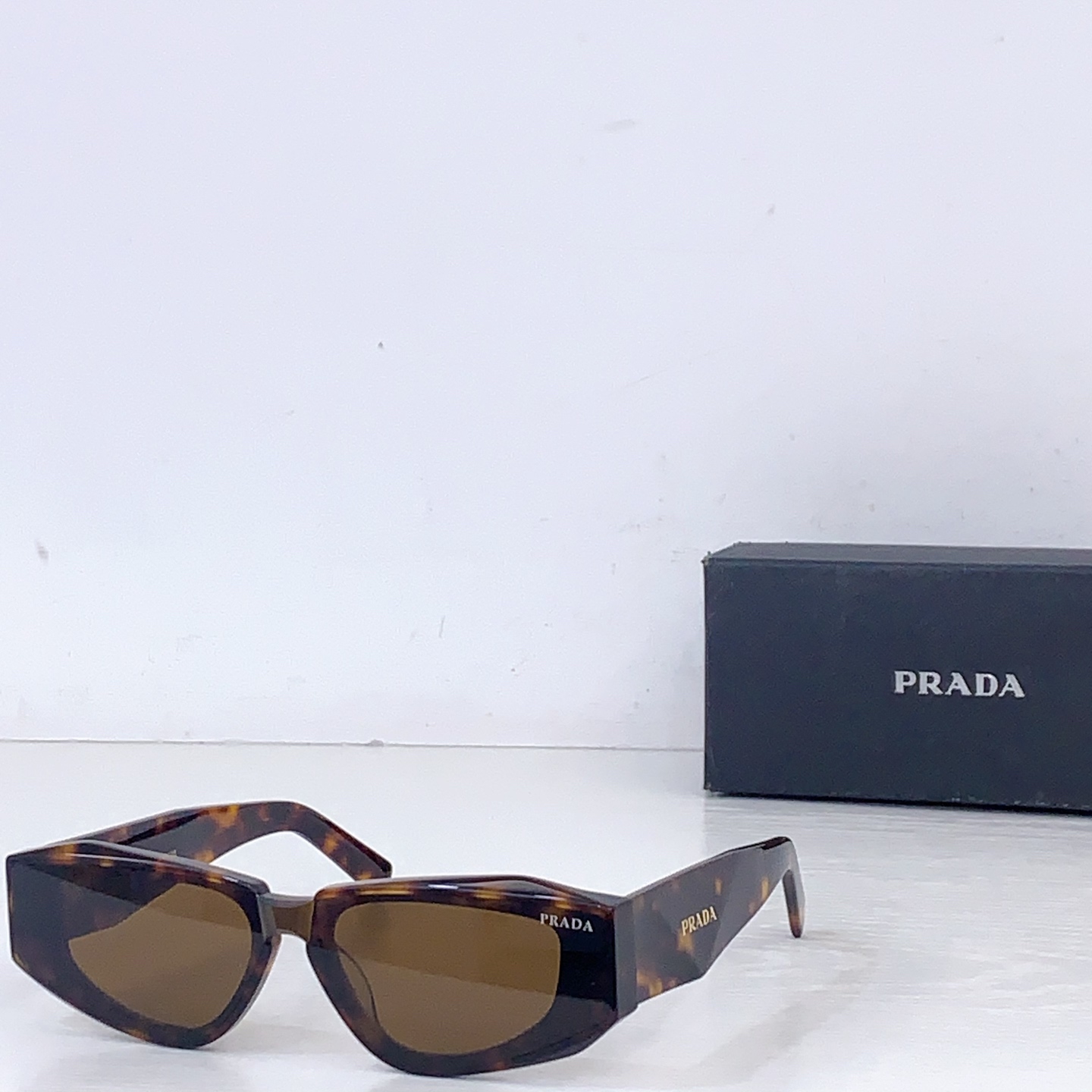 Prada PRAD* MODEL：PR 2152S SIZE：52口19-145