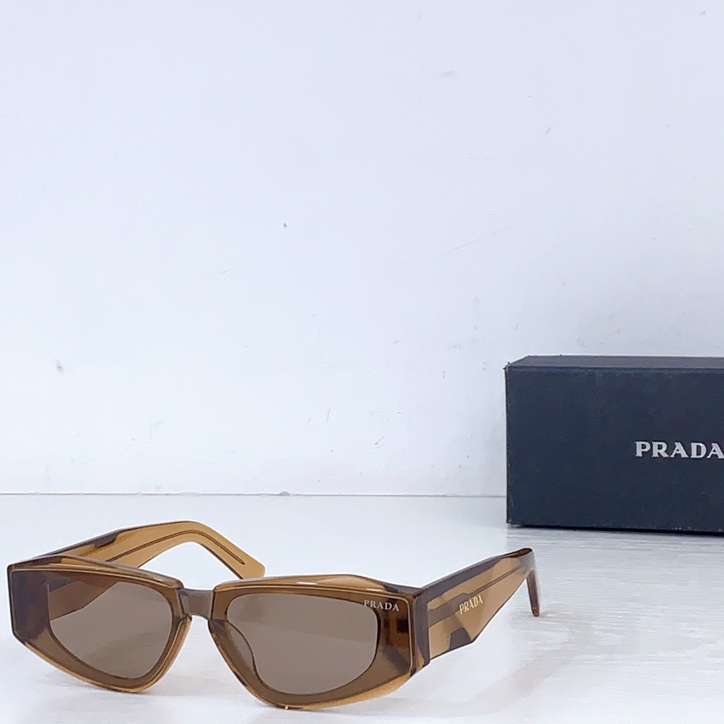 Prada PRAD* MODEL：PR 2152S SIZE：52口19-145
