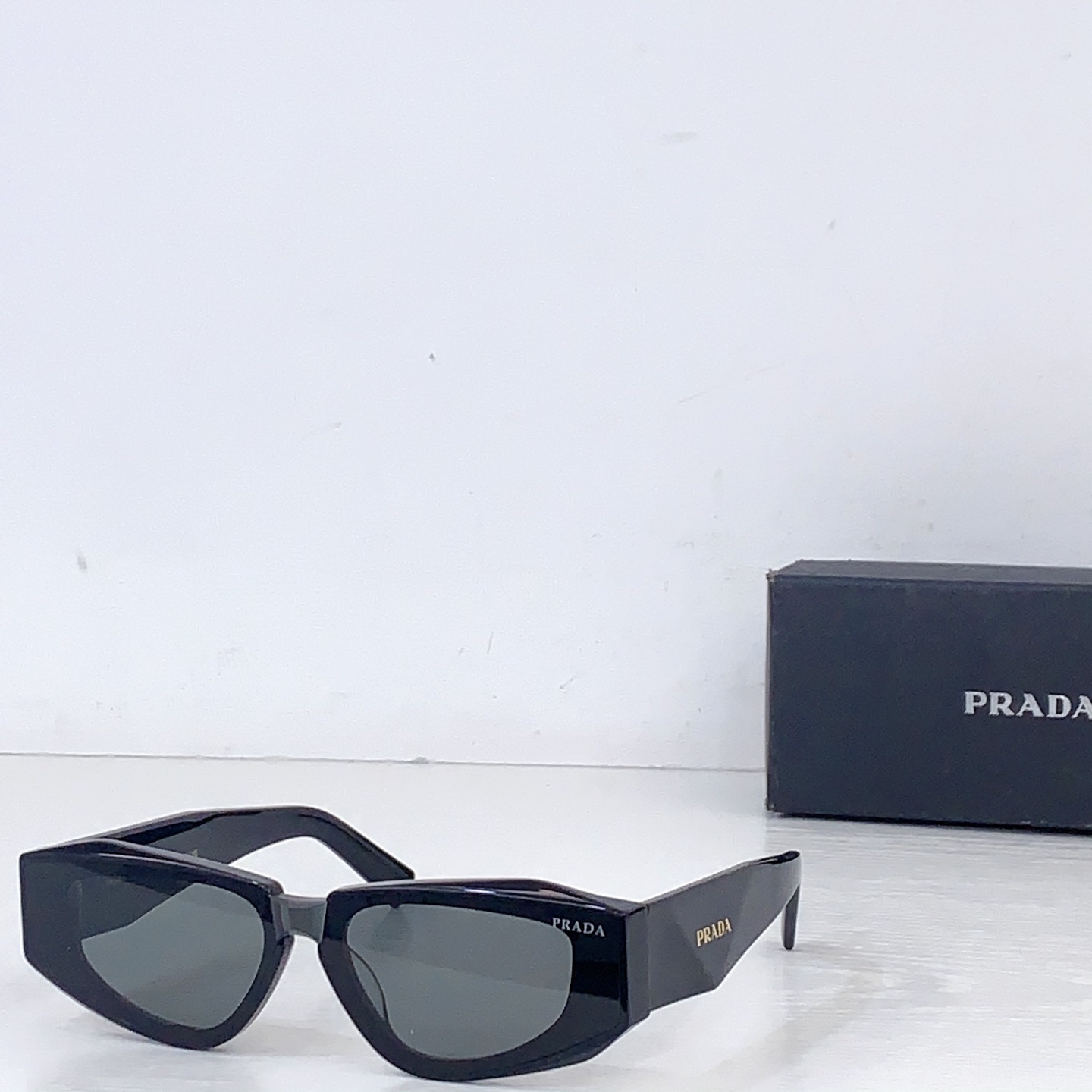 Prada PRAD* MODEL：PR 2152S SIZE：52口19-145