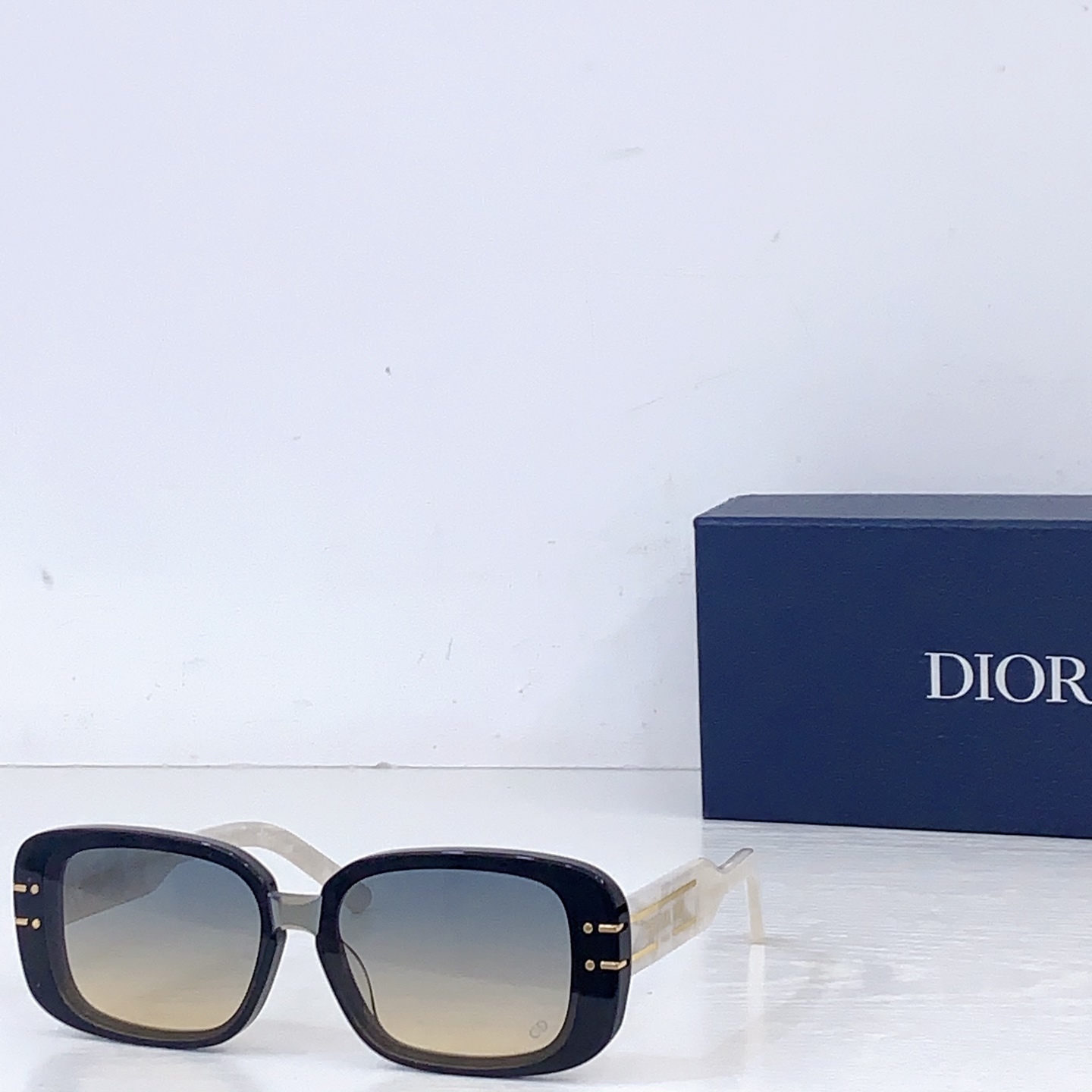 Dior DIO*