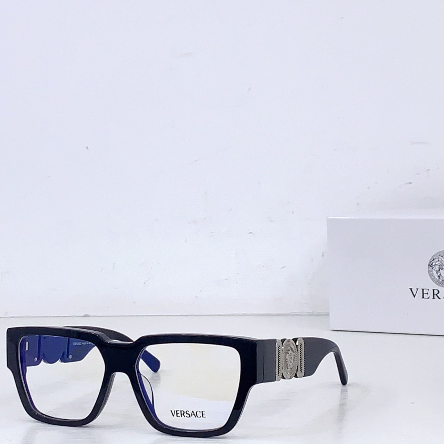 Versace 𝙑𝙀𝙍𝙎𝘼𝘾*