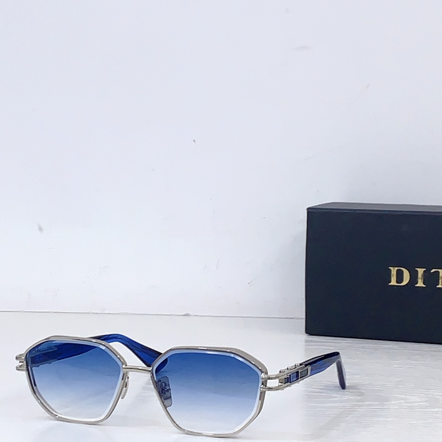 Unknown DITA*MODEL：DTS473-B