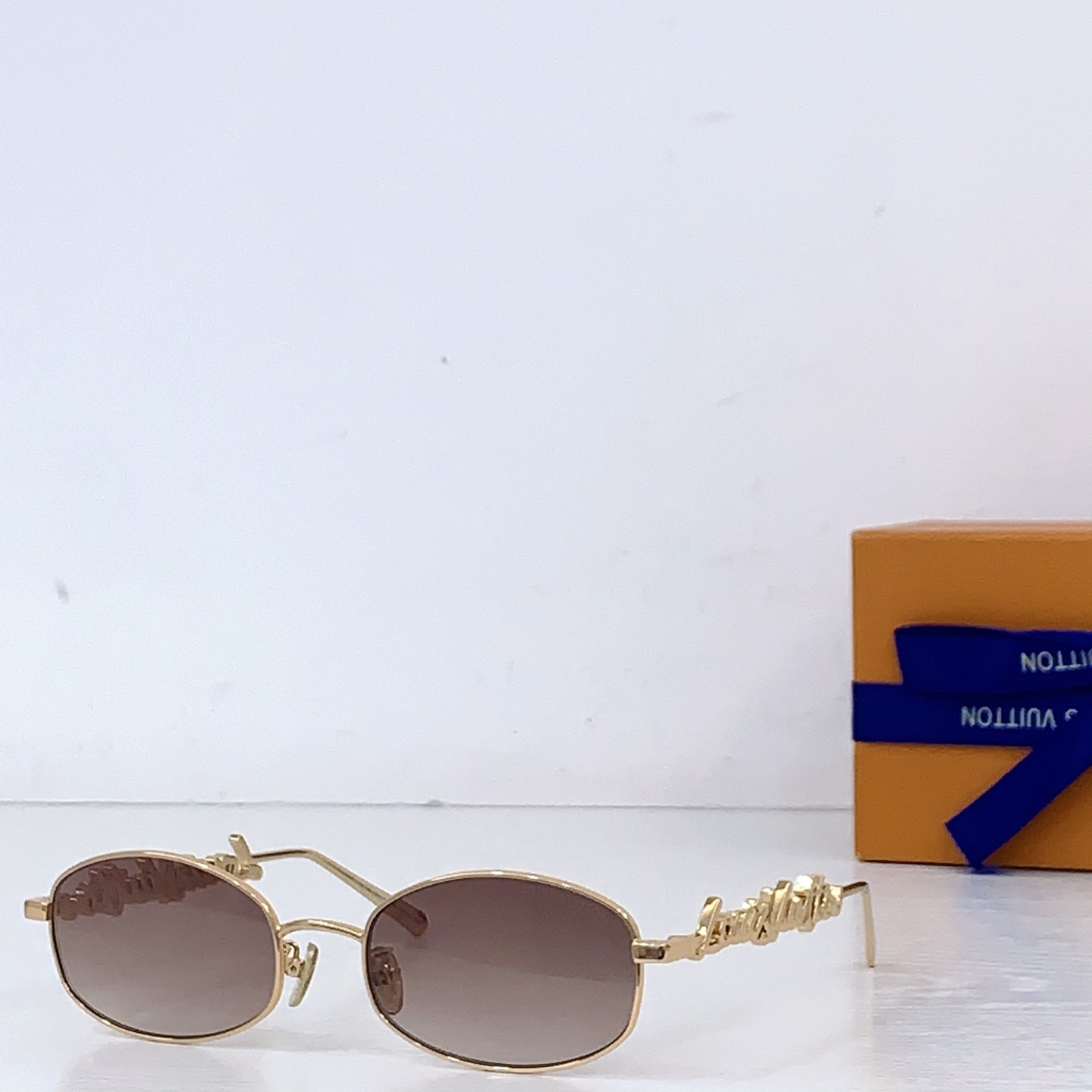 Louis Vuitton LOUIS VUITTO*官网