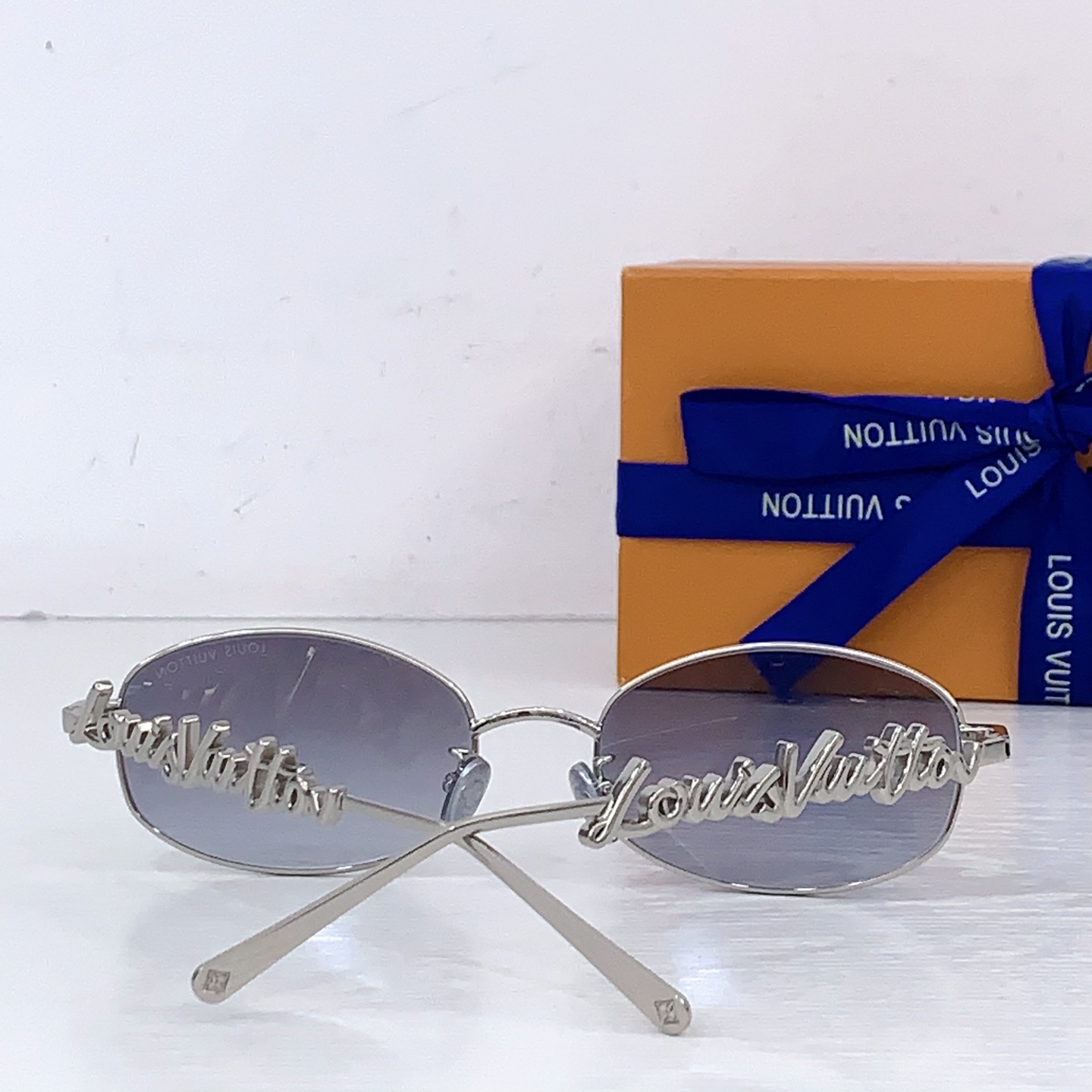 Louis Vuitton LOUIS VUITTO*官网