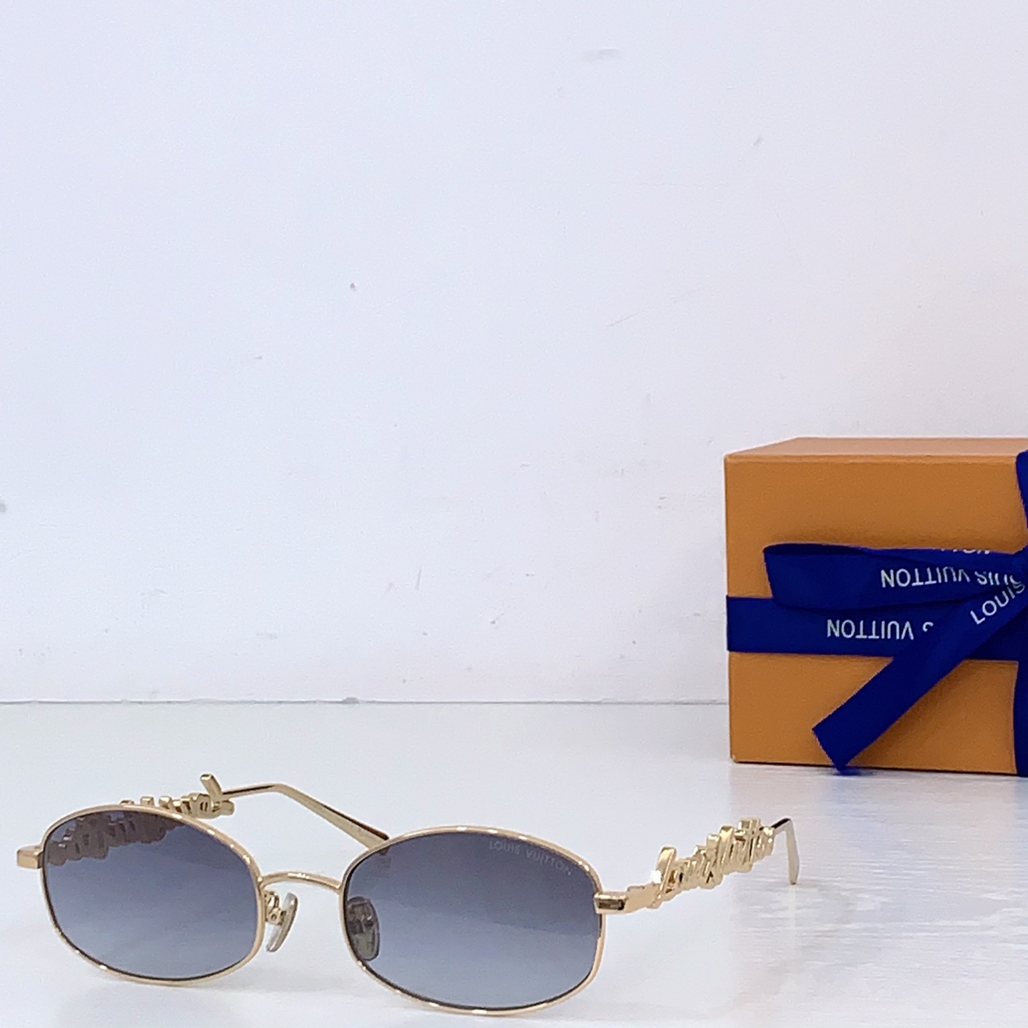 Louis Vuitton LOUIS VUITTO*官网