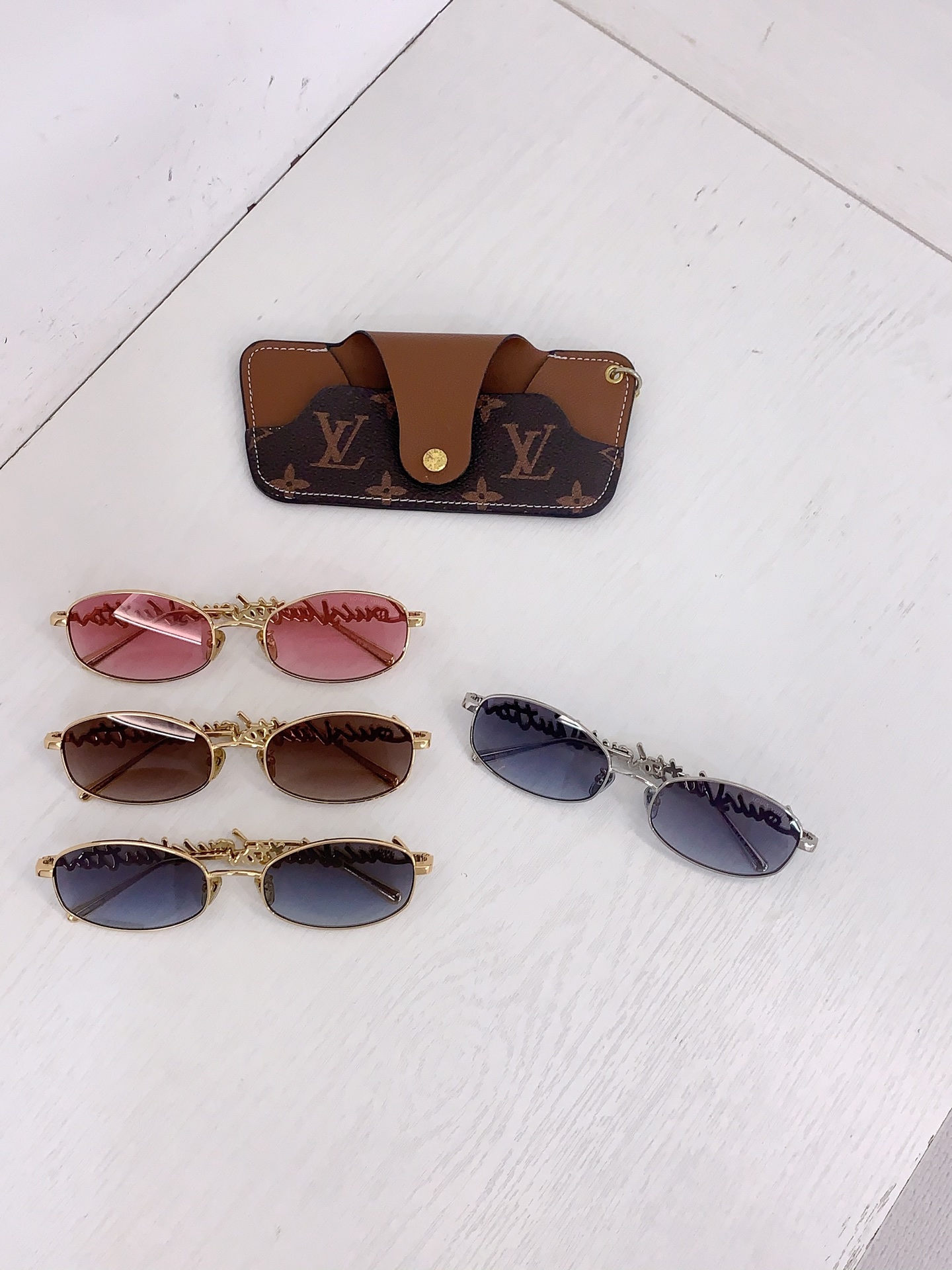 Louis Vuitton LOUIS VUITTO*官网