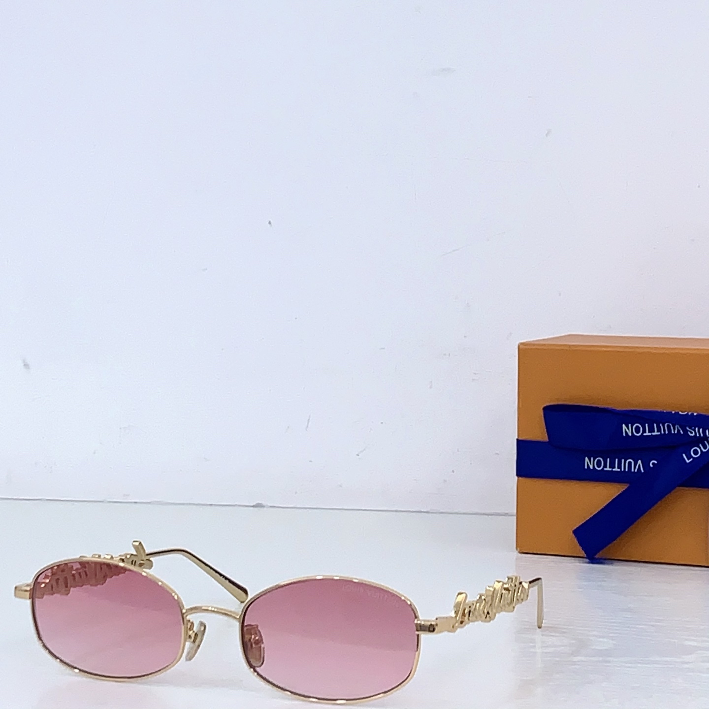 Louis Vuitton LOUIS VUITTO*官网
