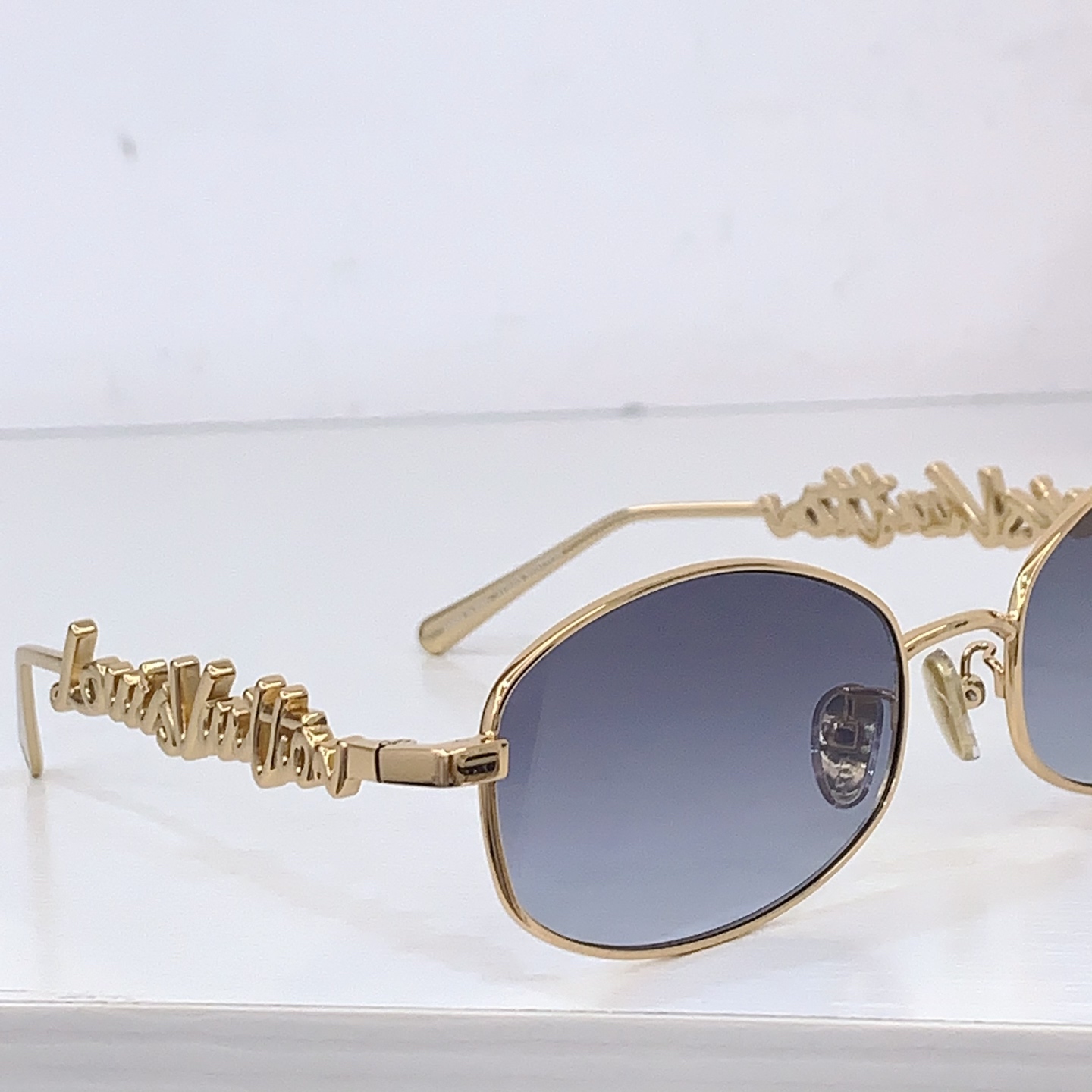 Louis Vuitton LOUIS VUITTO*官网