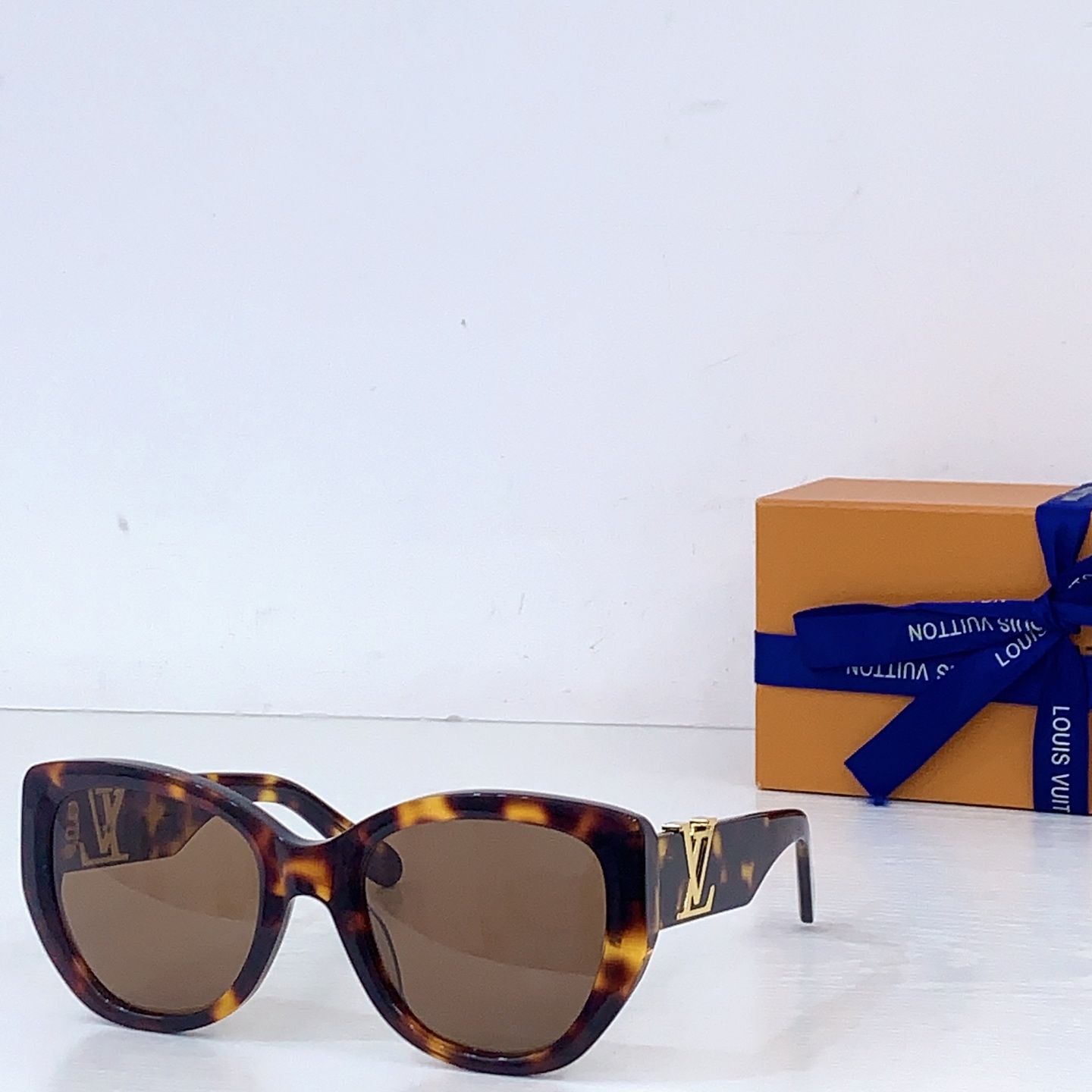 Louis Vuitton LOUIS VUITTO* MODEL：Z1733W SIZE：57口23-140
