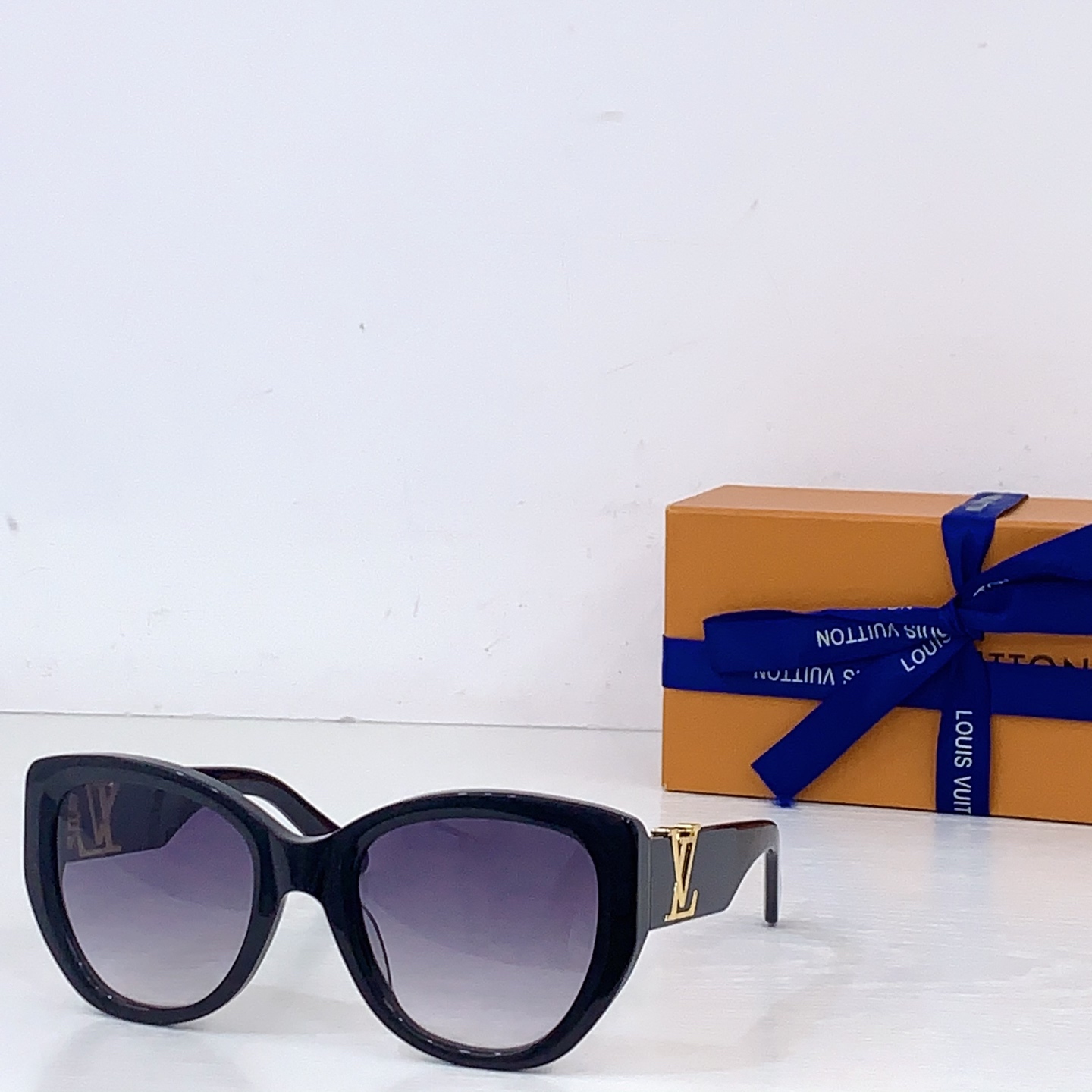 Louis Vuitton LOUIS VUITTO* MODEL：Z1733W SIZE：57口23-140