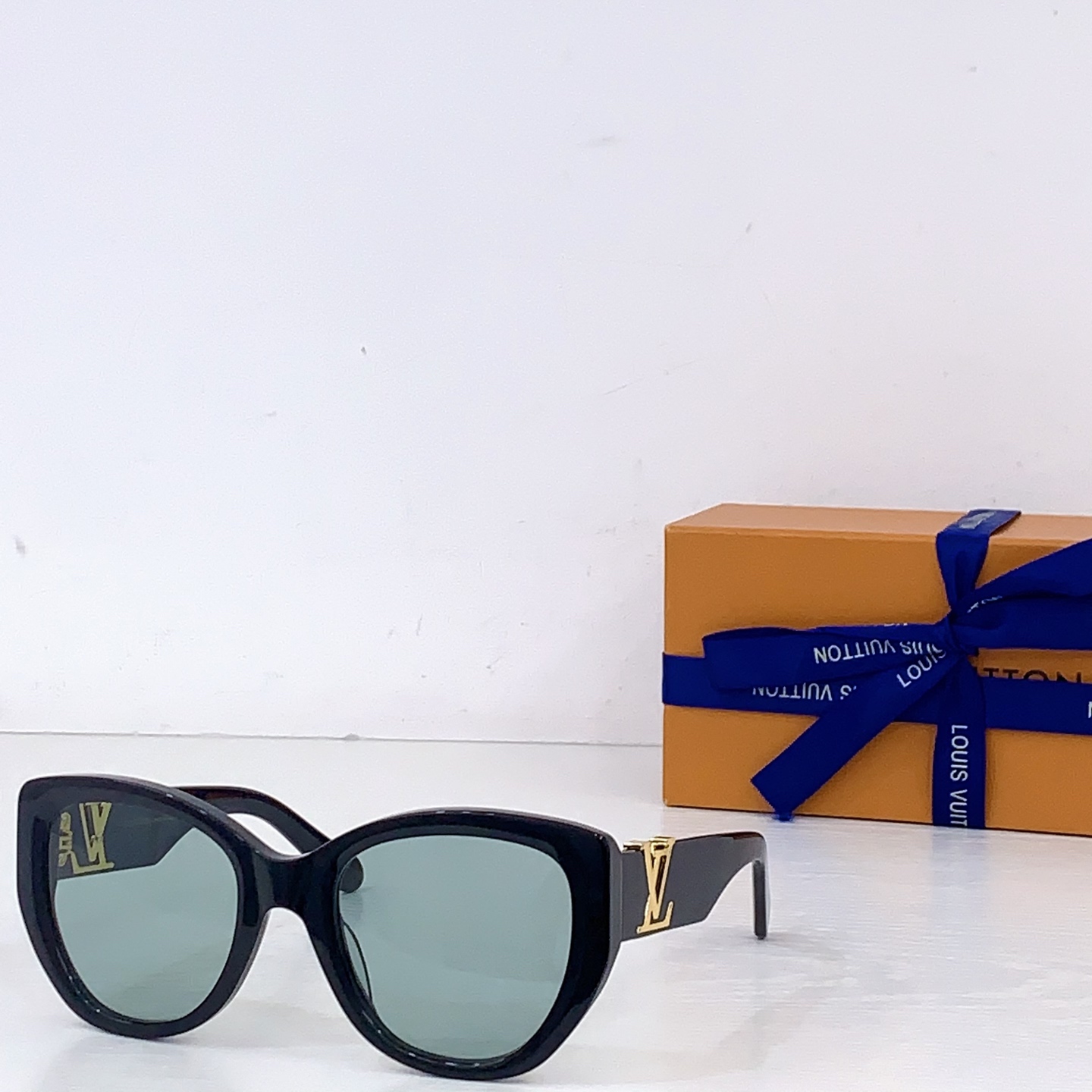 Louis Vuitton LOUIS VUITTO* MODEL：Z1733W SIZE：57口23-140