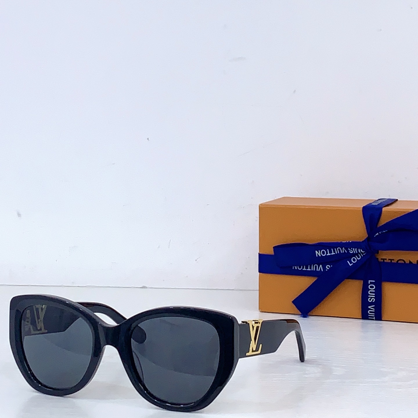 Louis Vuitton LOUIS VUITTO* MODEL：Z1733W SIZE：57口23-140