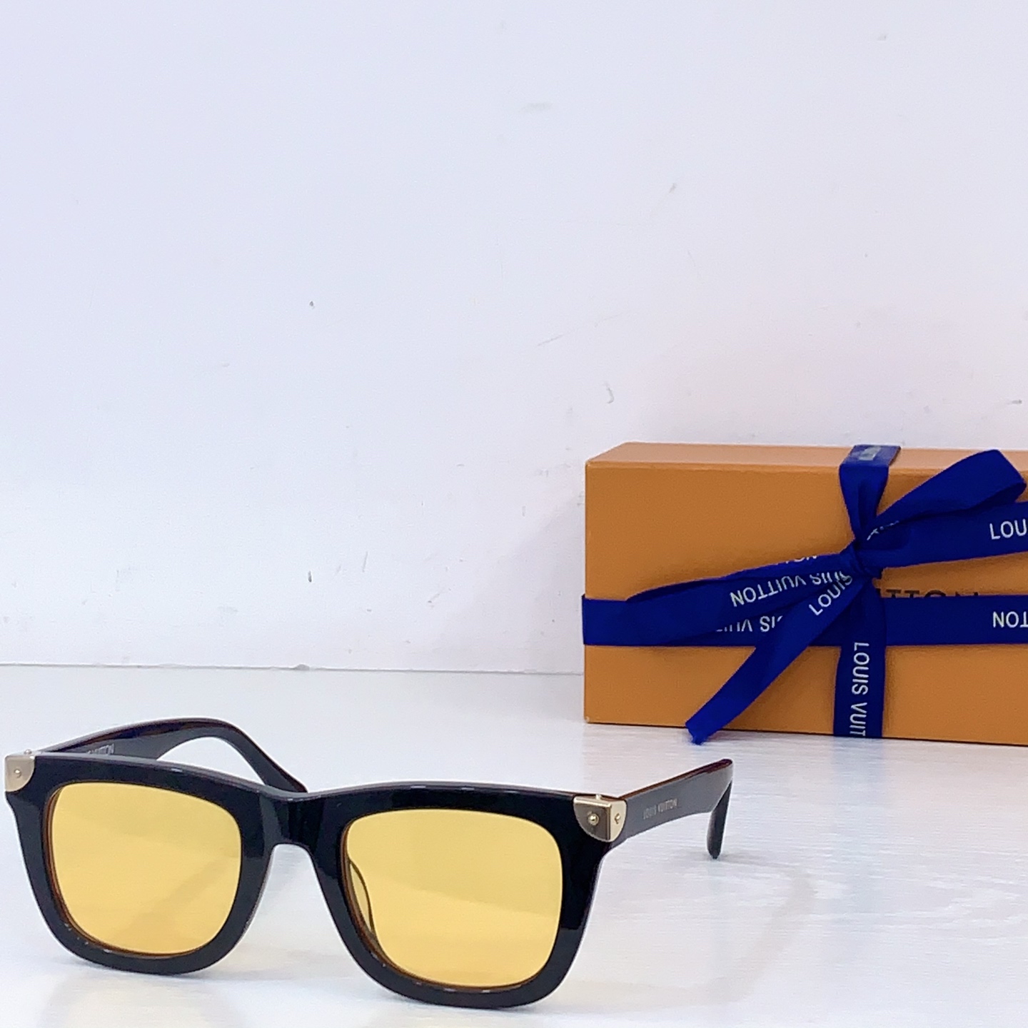Louis Vuitton LOUIS VUITTO*