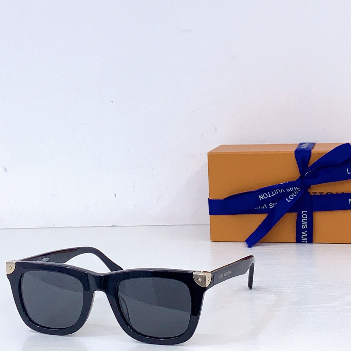 Louis Vuitton LOUIS VUITTO*