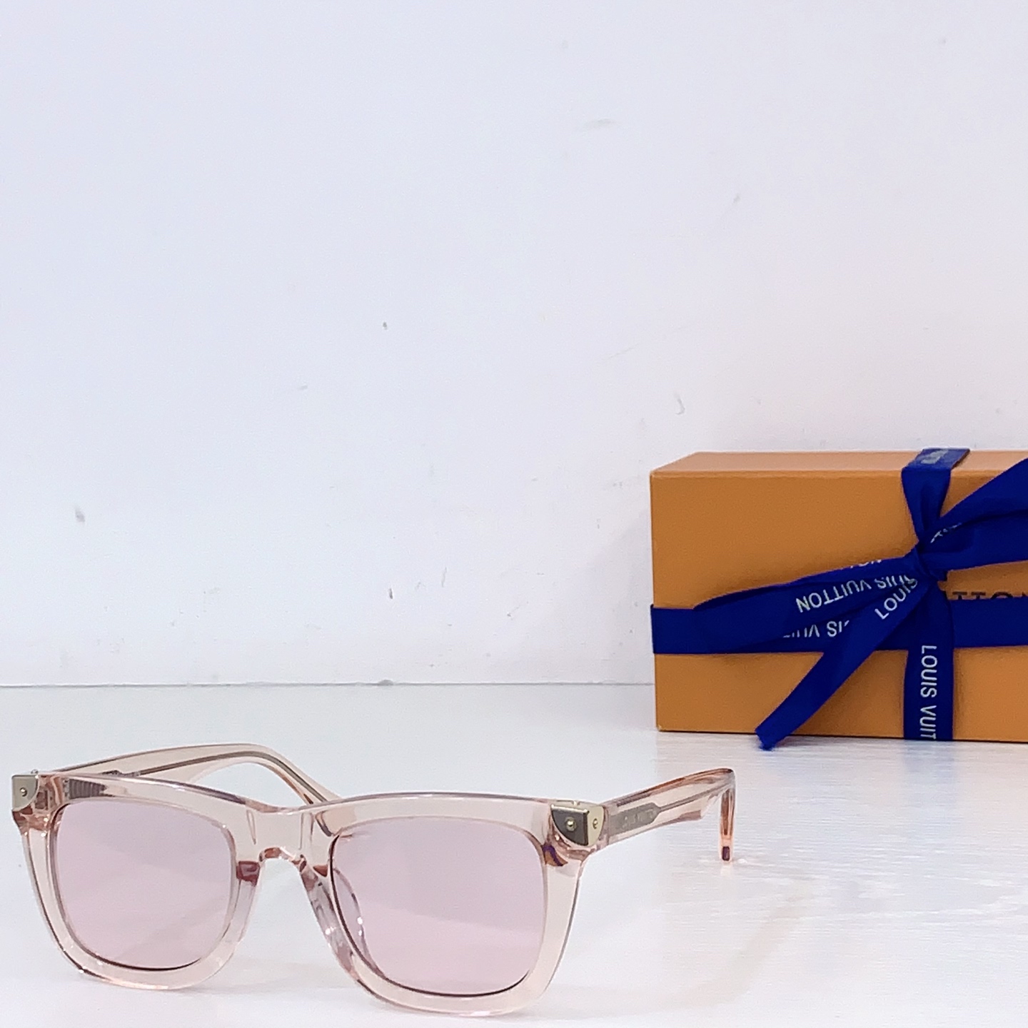 Louis Vuitton LOUIS VUITTO*
