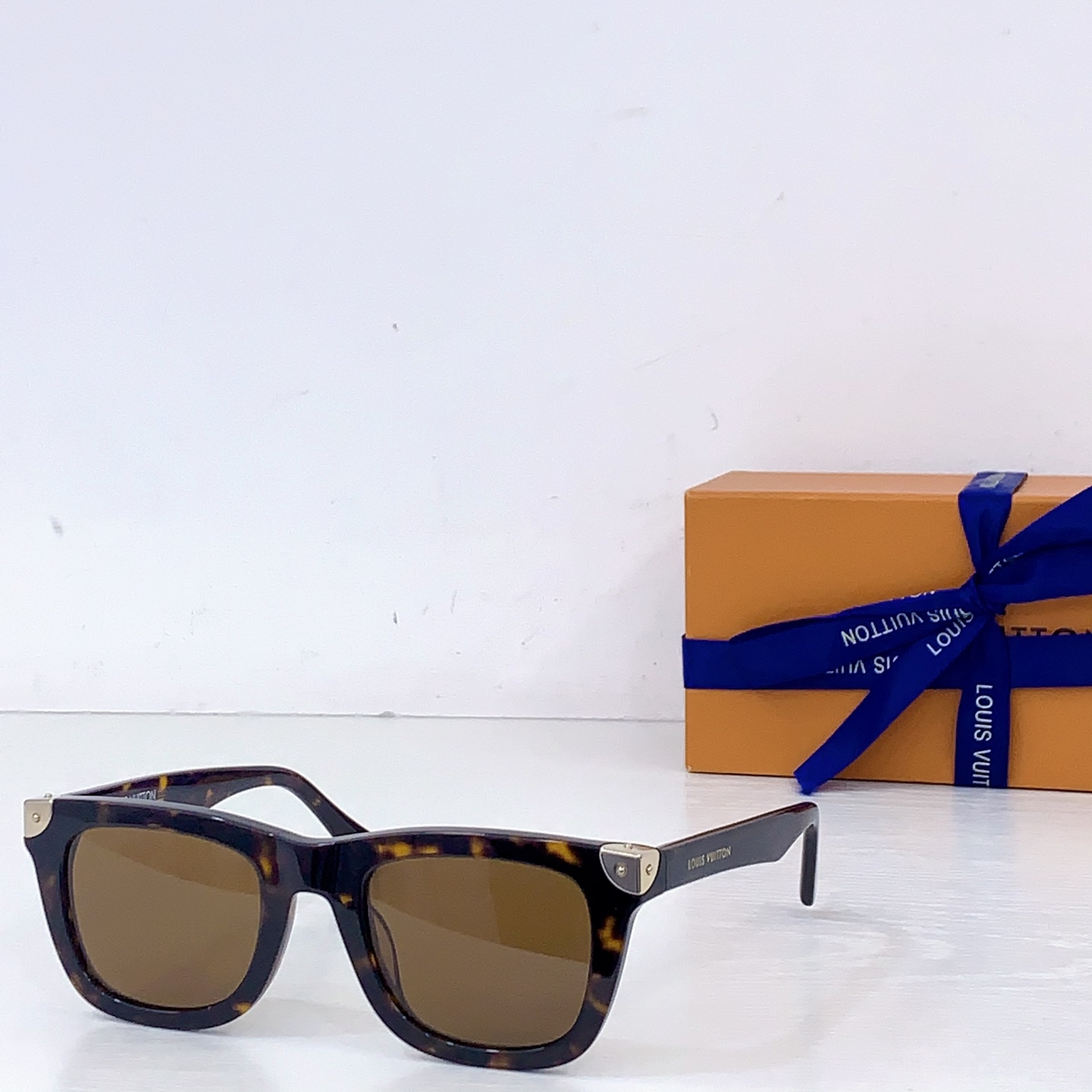 Louis Vuitton LOUIS VUITTO*