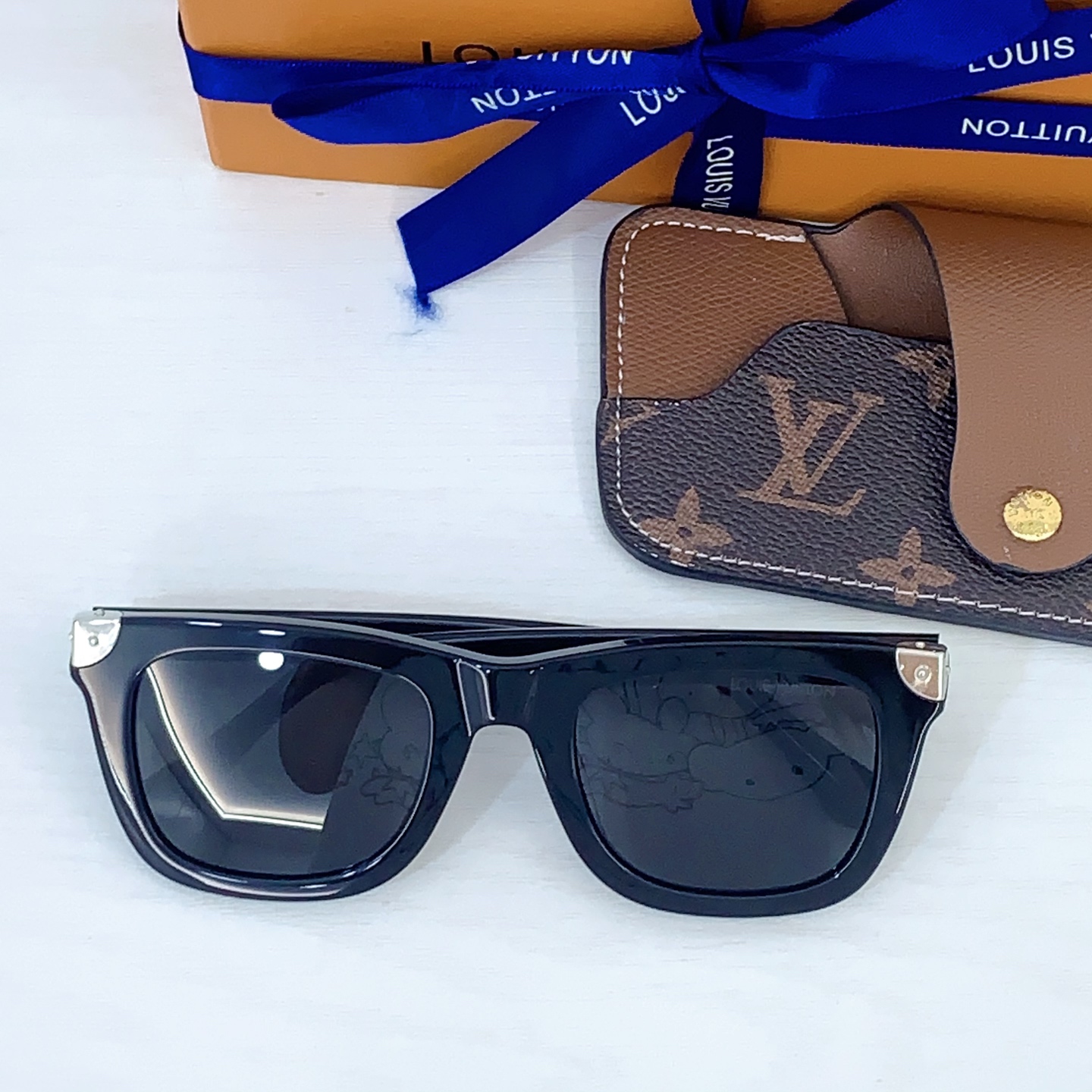 Louis Vuitton LOUIS VUITTO*