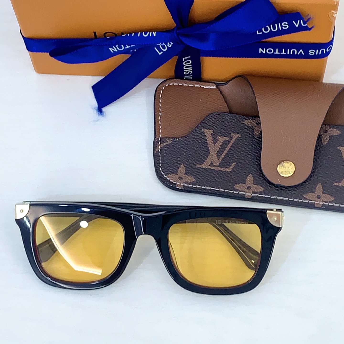 Louis Vuitton LOUIS VUITTO*