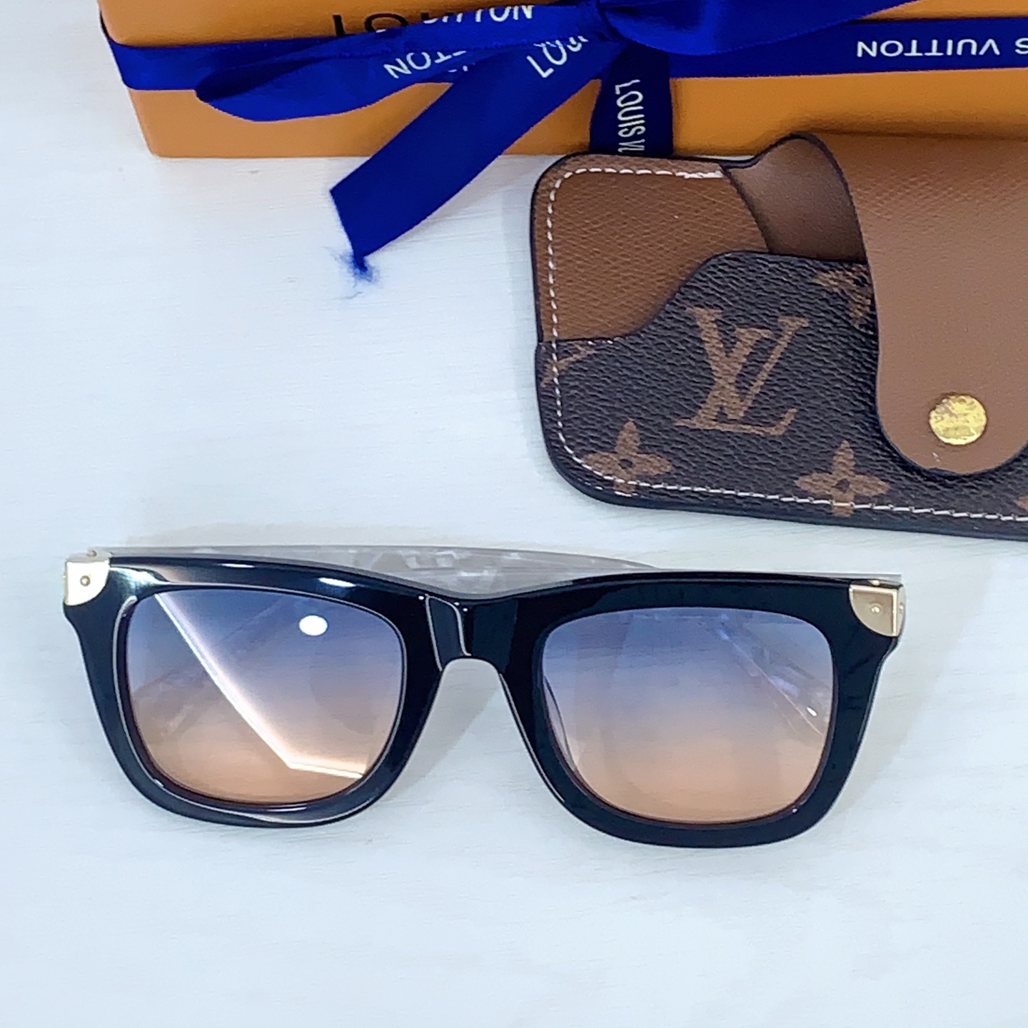 Louis Vuitton LOUIS VUITTO*