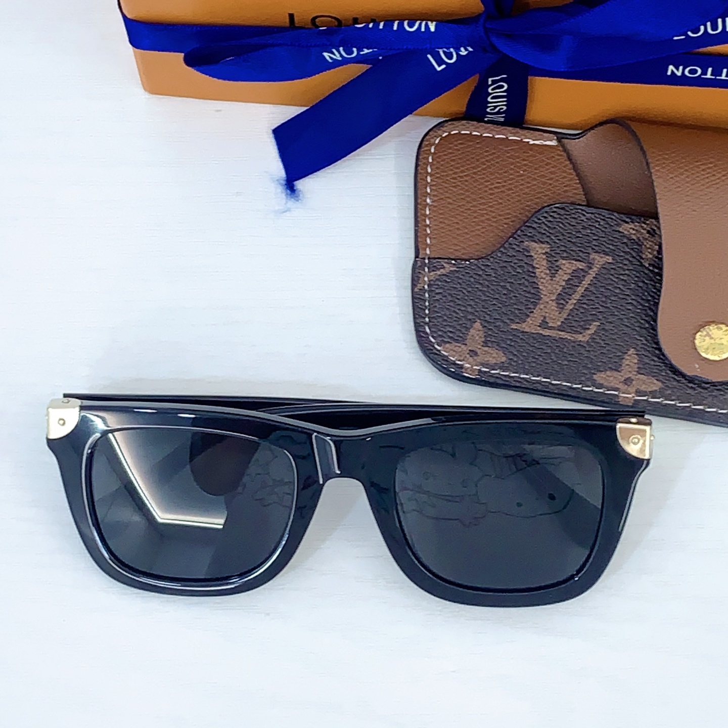 Louis Vuitton LOUIS VUITTO*