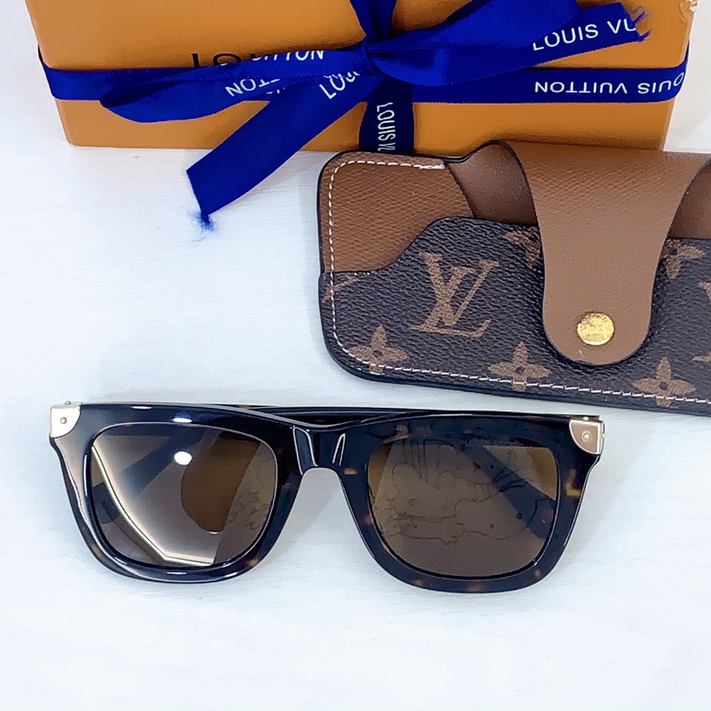 Louis Vuitton LOUIS VUITTO*