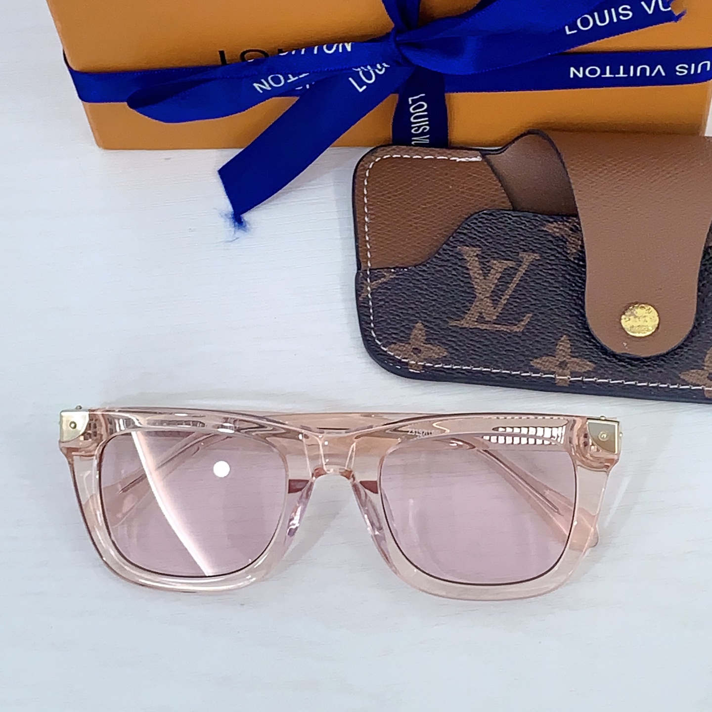 Louis Vuitton LOUIS VUITTO*