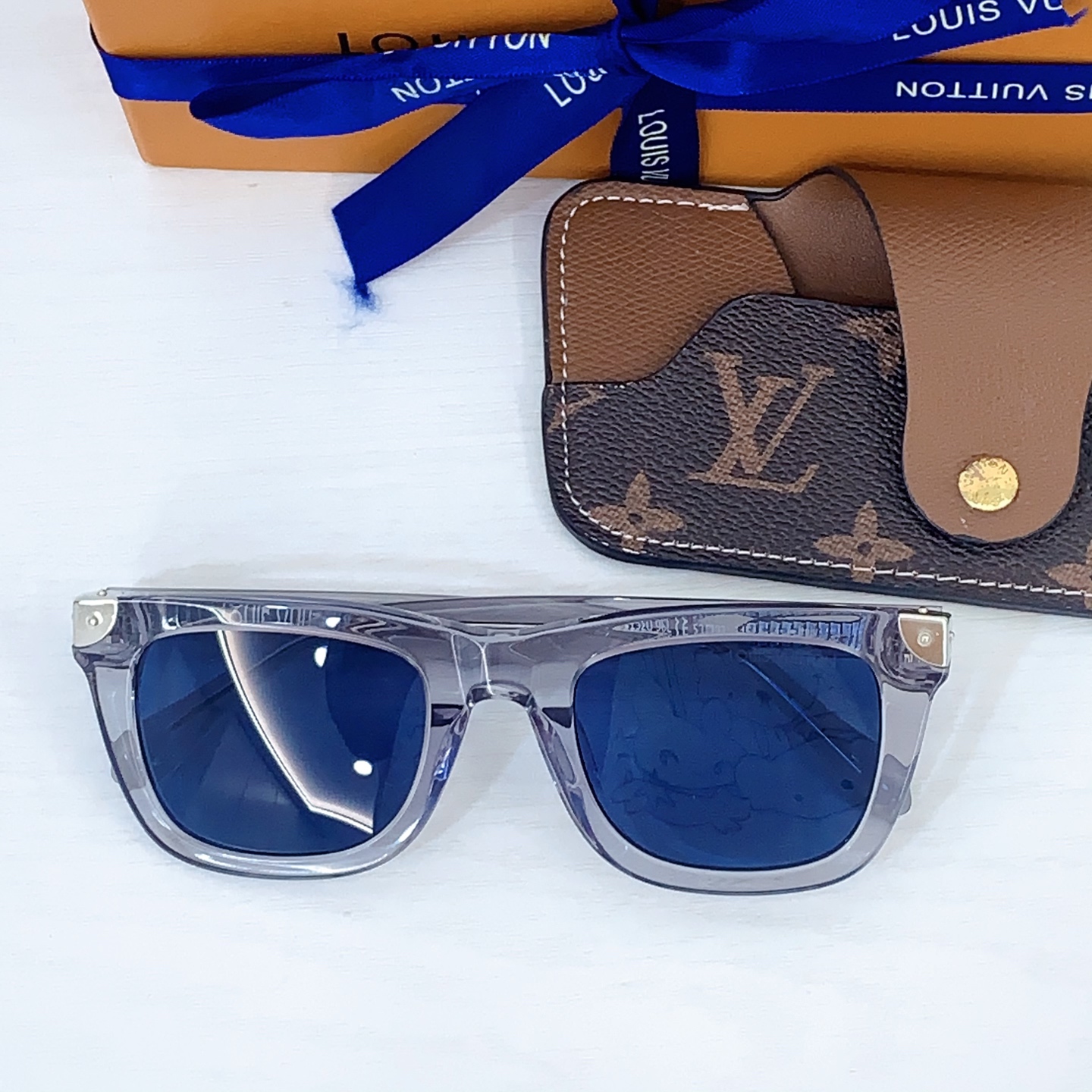 Louis Vuitton LOUIS VUITTO*