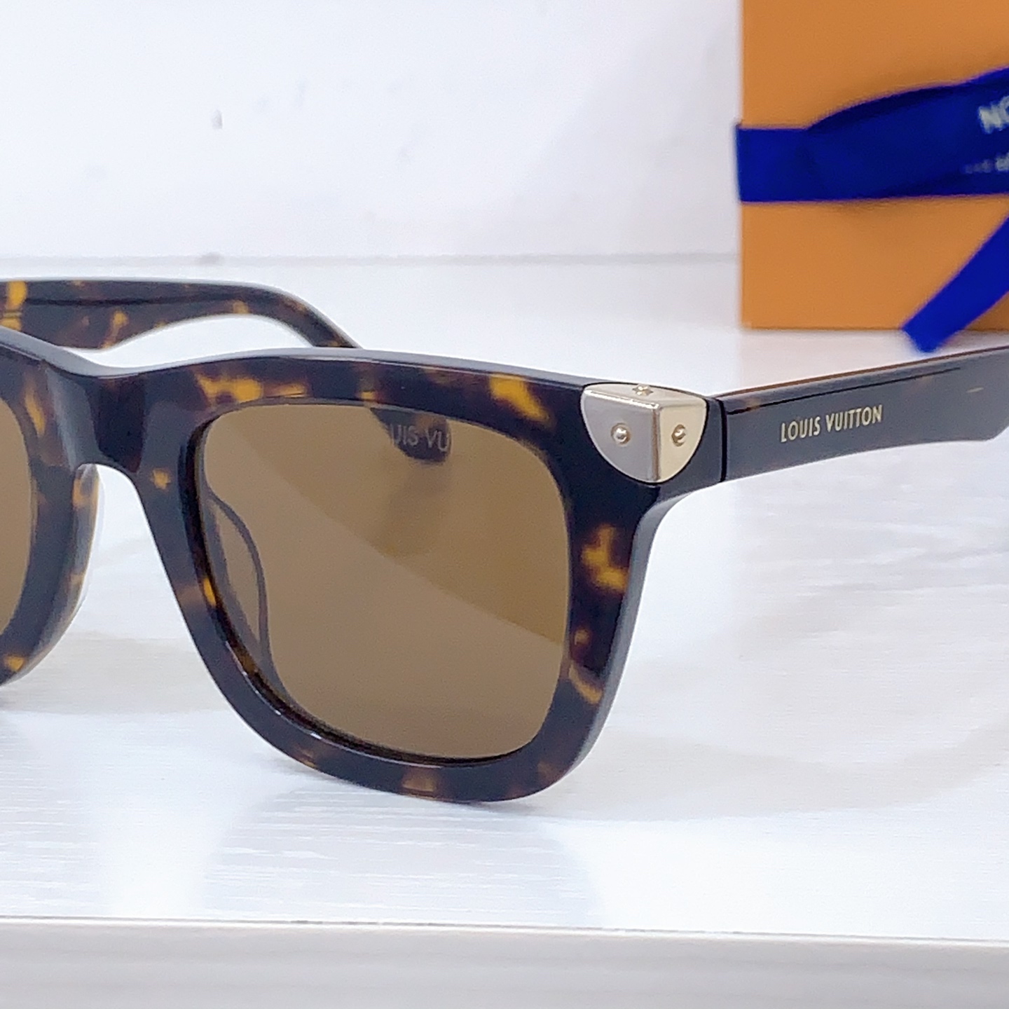 Louis Vuitton LOUIS VUITTO*