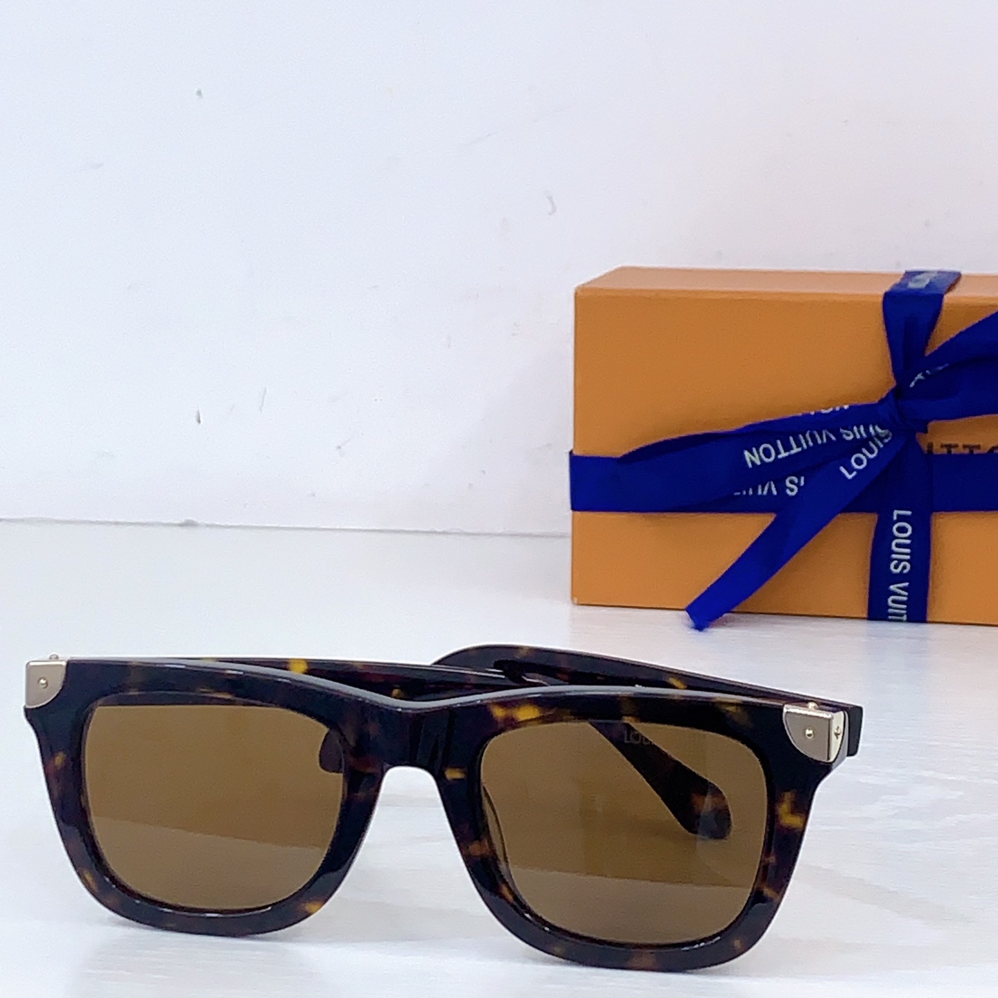 Louis Vuitton LOUIS VUITTO*