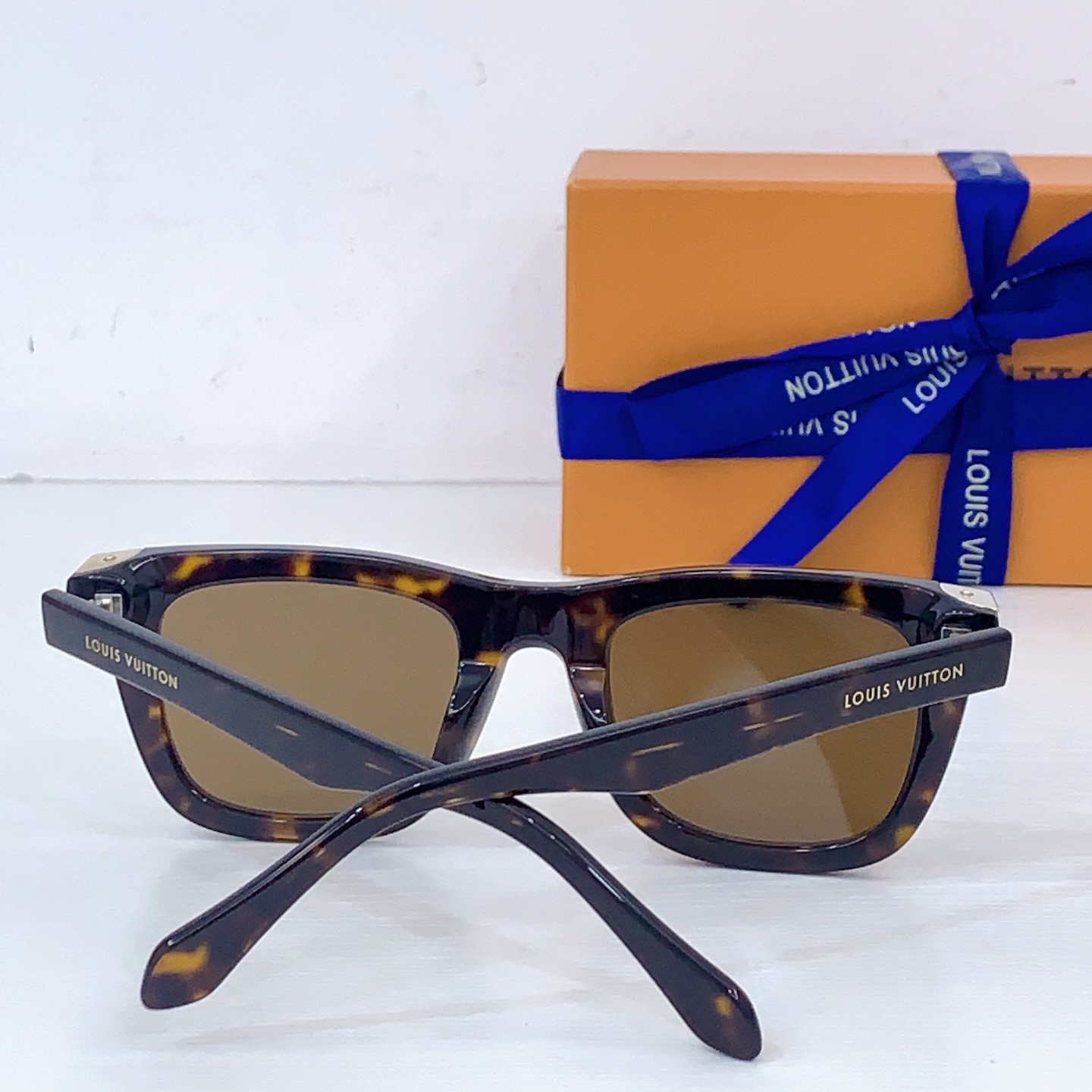 Louis Vuitton LOUIS VUITTO*
