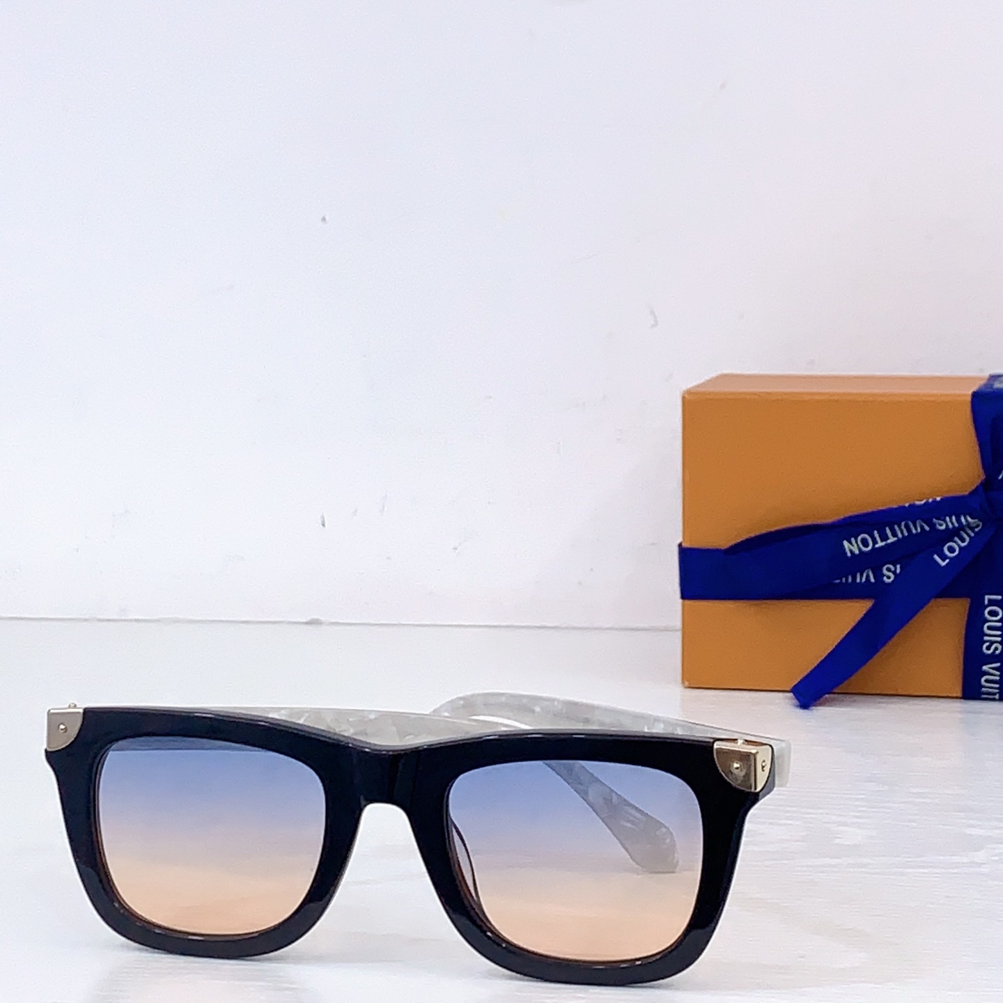 Louis Vuitton LOUIS VUITTO*