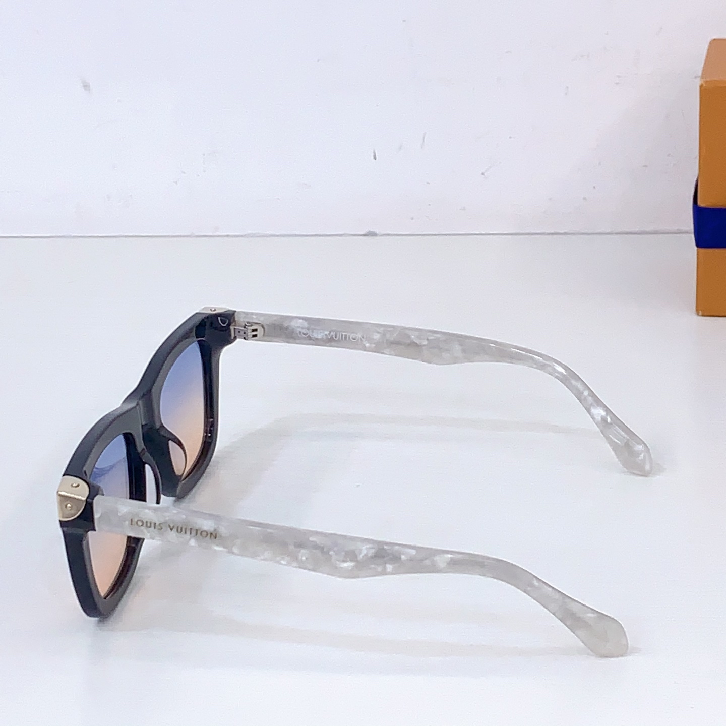 Louis Vuitton LOUIS VUITTO*
